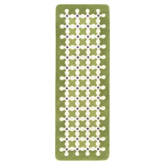 cc-tapis CRISS CROSS RUNNER Handgefertigter Teppich in Grün von India Mahdavi