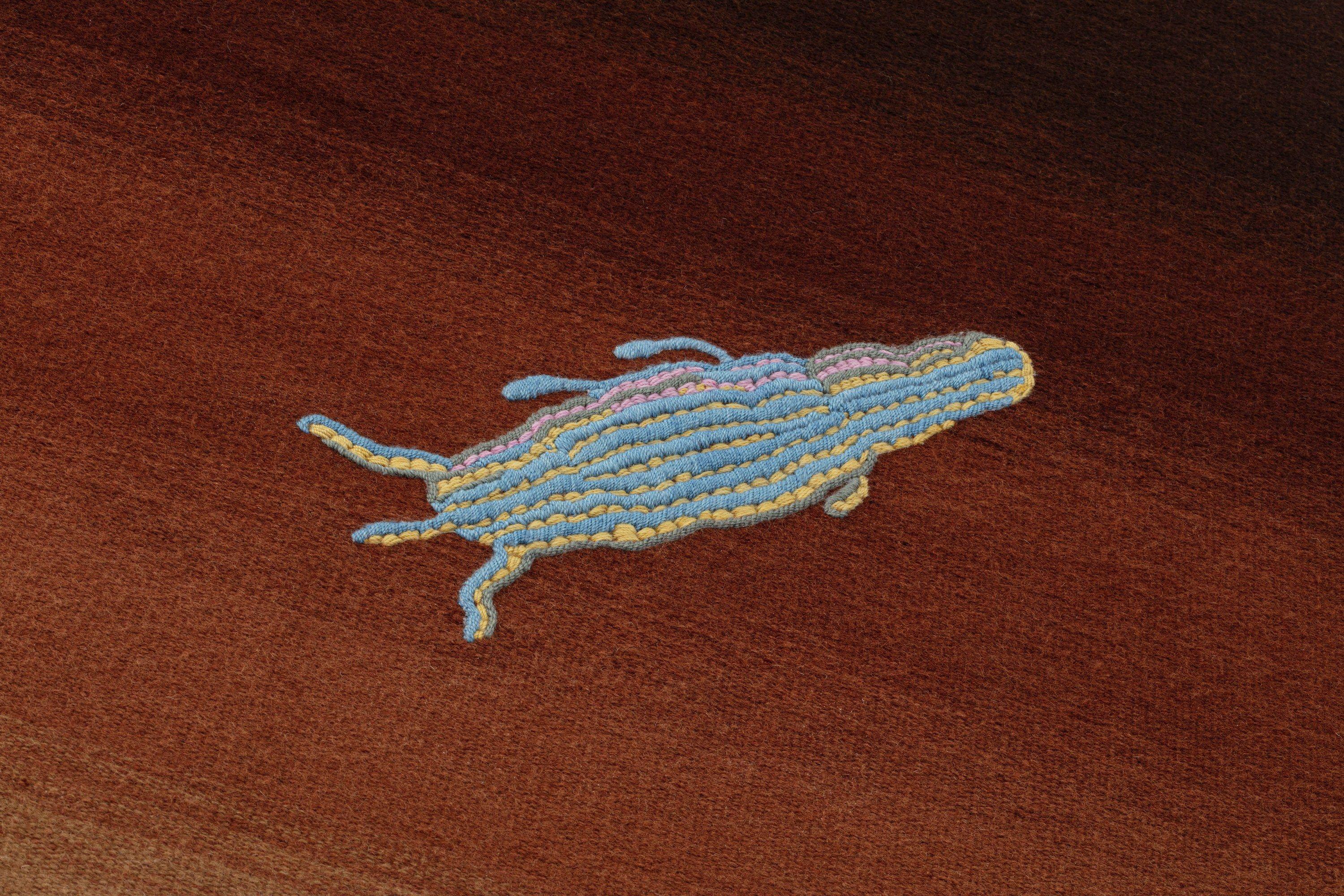 cc-tapis CRYPTID Earth Medium Rechteckiger Teppich handgefertigt von Patricia Urquiola (Nepalesisch) im Angebot