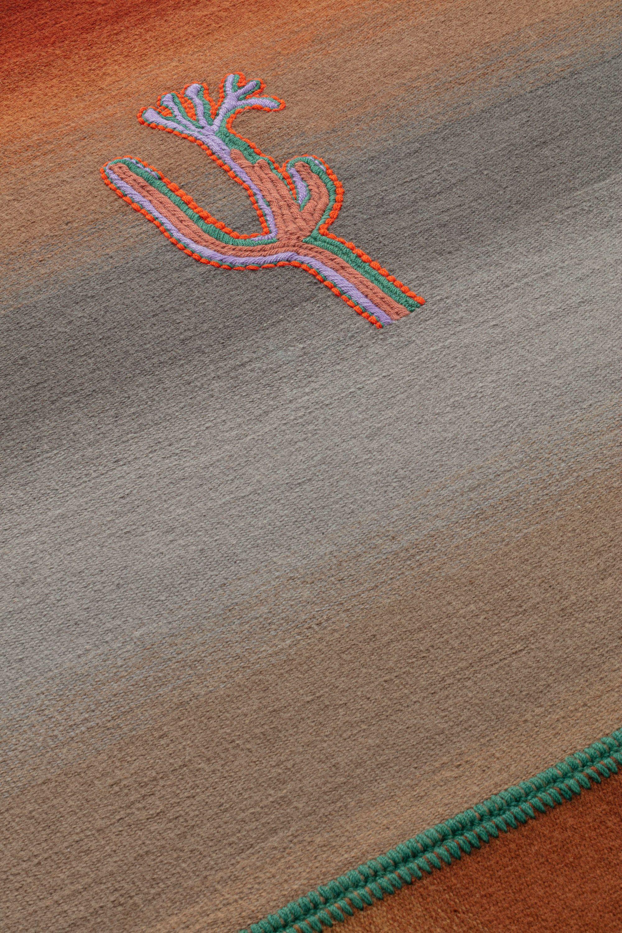 cc-tapis CRYPTID Earth Medium Rechteckiger Teppich handgefertigt von Patricia Urquiola (Handgeknüpft) im Angebot