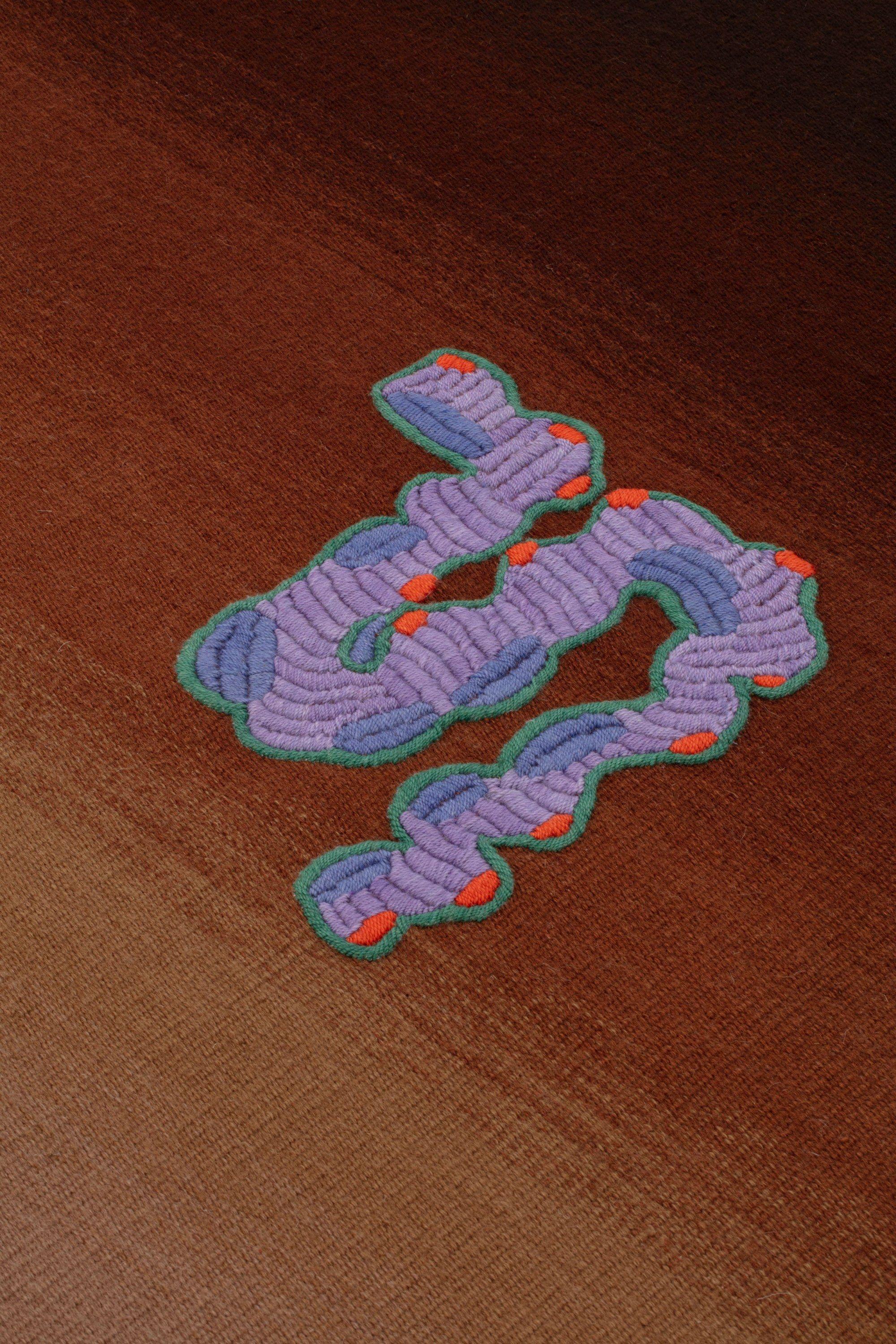 cc-tapis CRYPTID Earth Rechteckiger handgefertigter Teppich von Patricia Urquiola (Nepalesisch) im Angebot