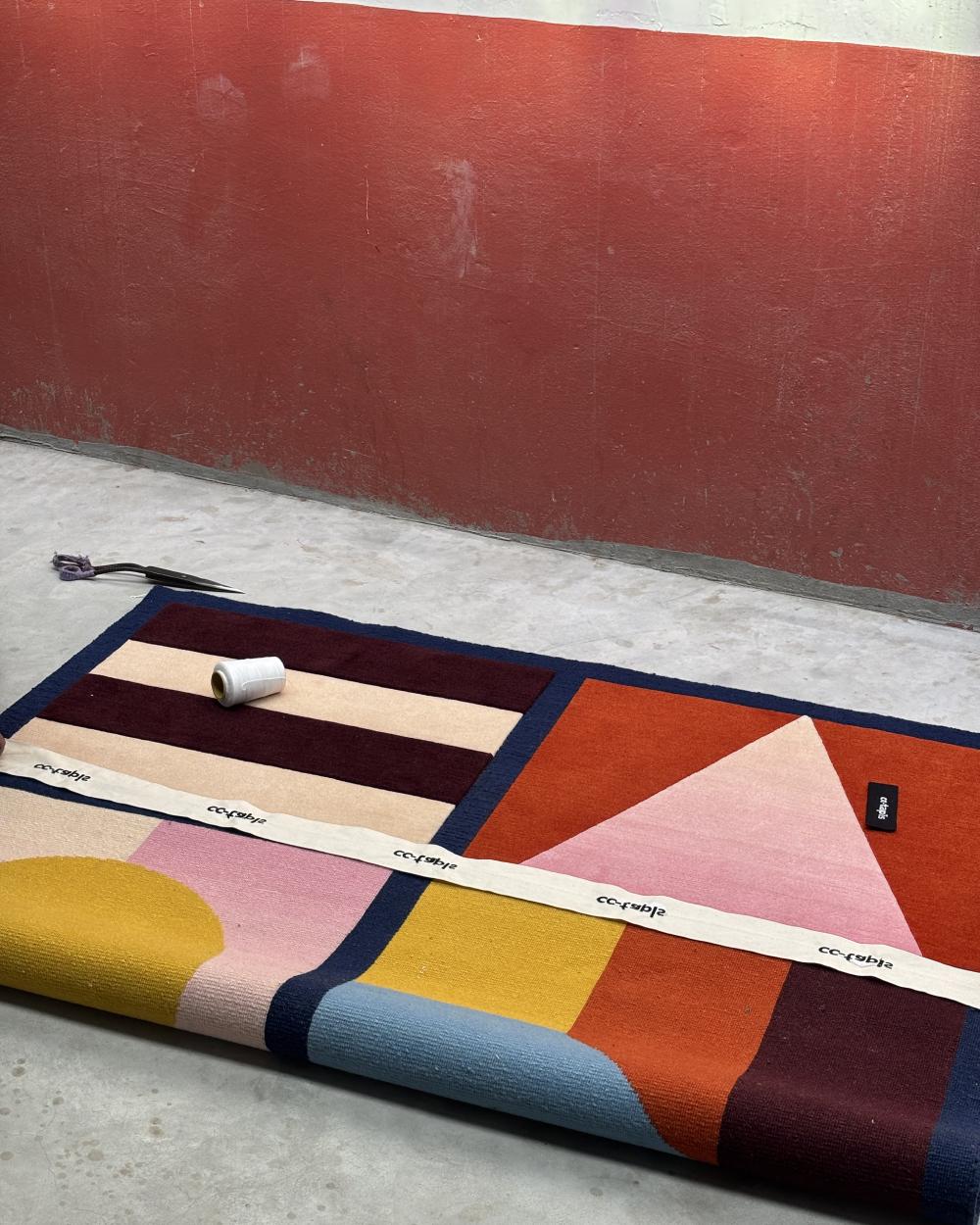 cc-tapis HABEN SIE EINEN? (RECHTECKIG) Handgefertigter Teppich von India Mahdavi im Angebot 2