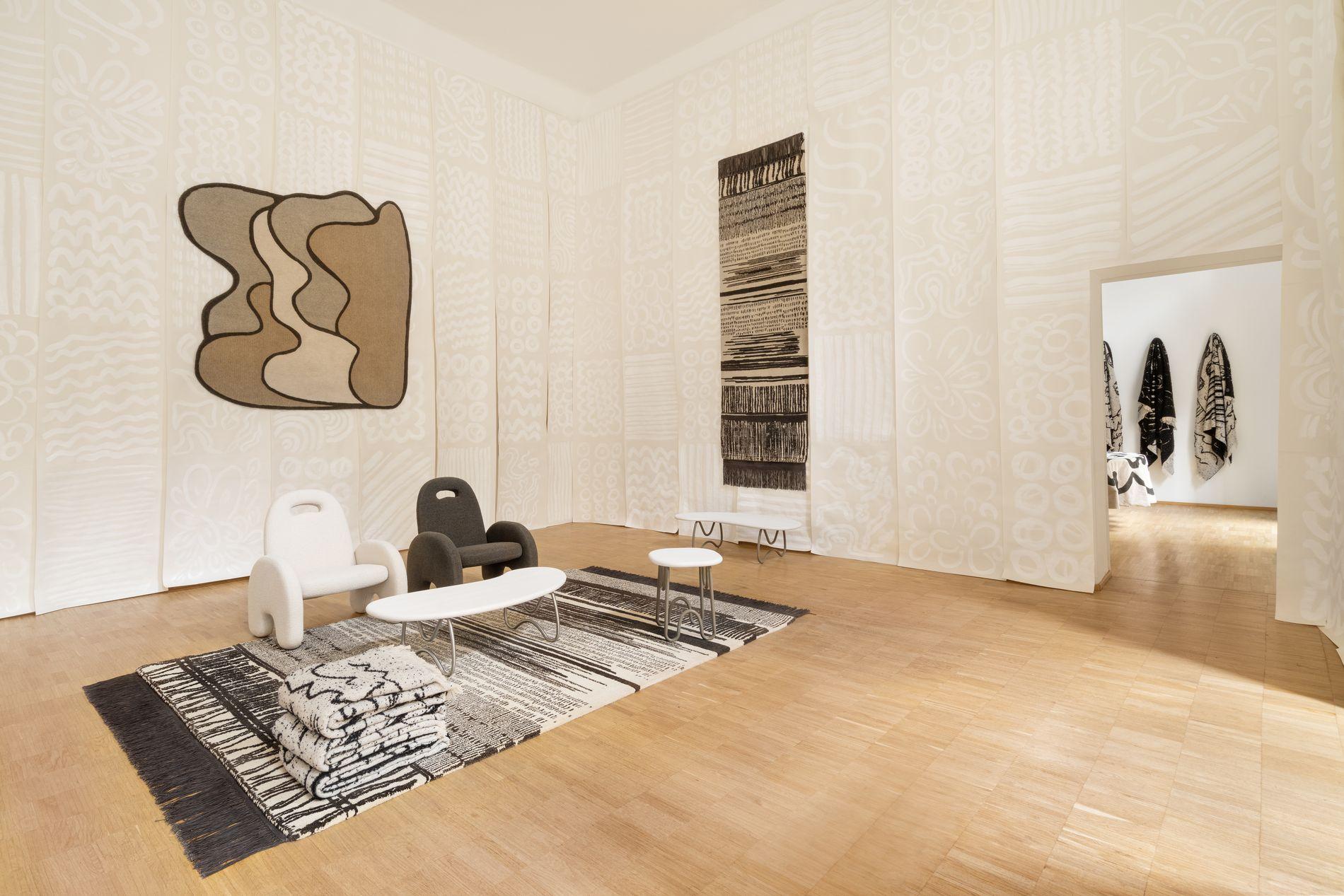 Tapis Couloir Tenture de la collection cc-tapis Esquisses de Faye Toogood  en vente 3