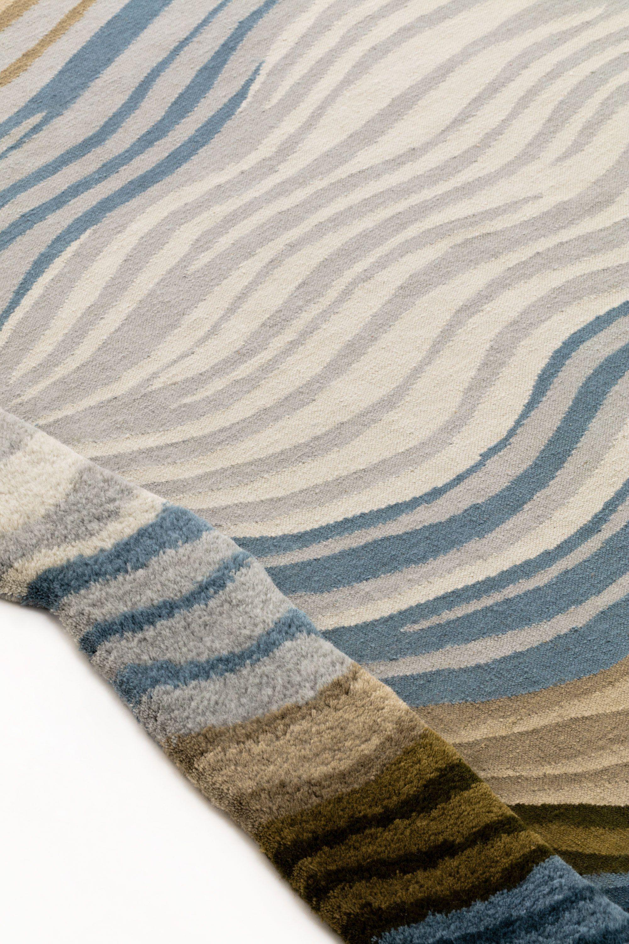 Népalais cc-tapis FOLDS Tapis moyen fait main en bleu vert par Cristián Mohaded en vente