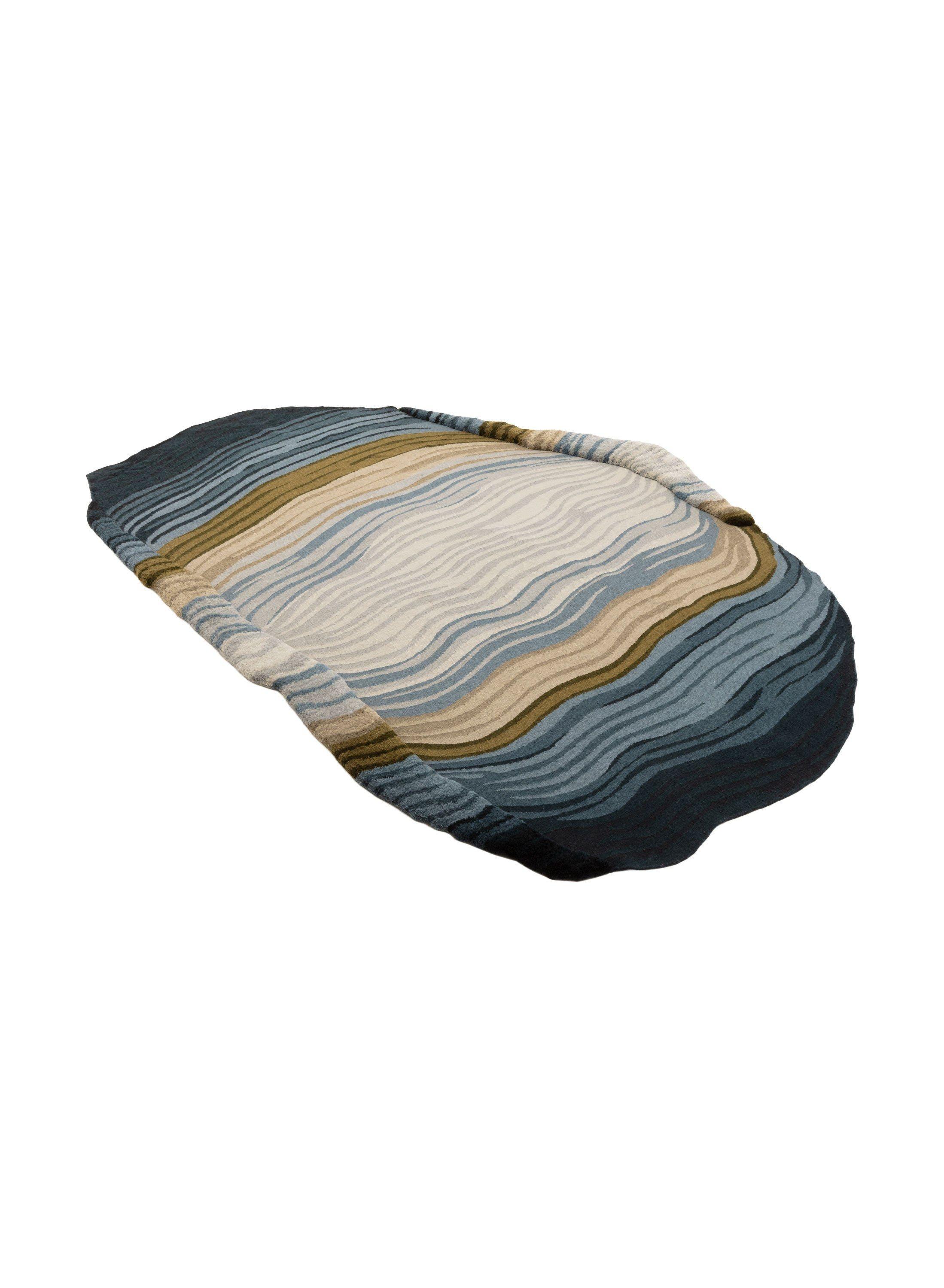 Noué à la main cc-tapis FOLDS Tapis moyen fait main en bleu vert par Cristián Mohaded en vente