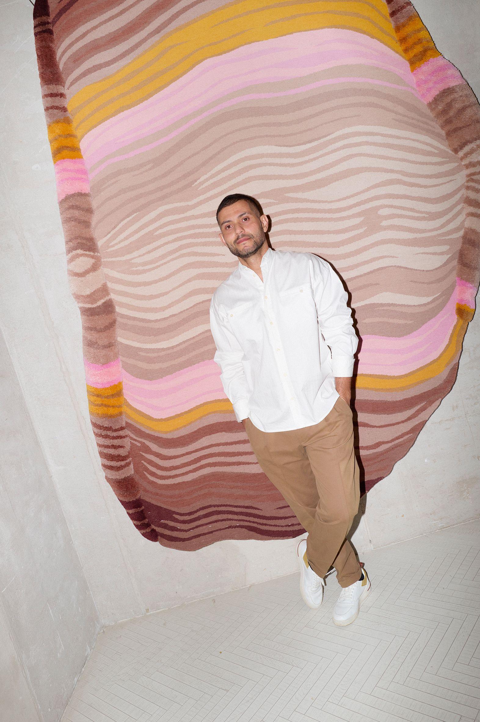 cc-tapis FOLDS Mittlerer handgefertigter Teppich in Rosa-Gelb von Cristián Mohaded im Zustand „Neu“ im Angebot in Brooklyn, NY