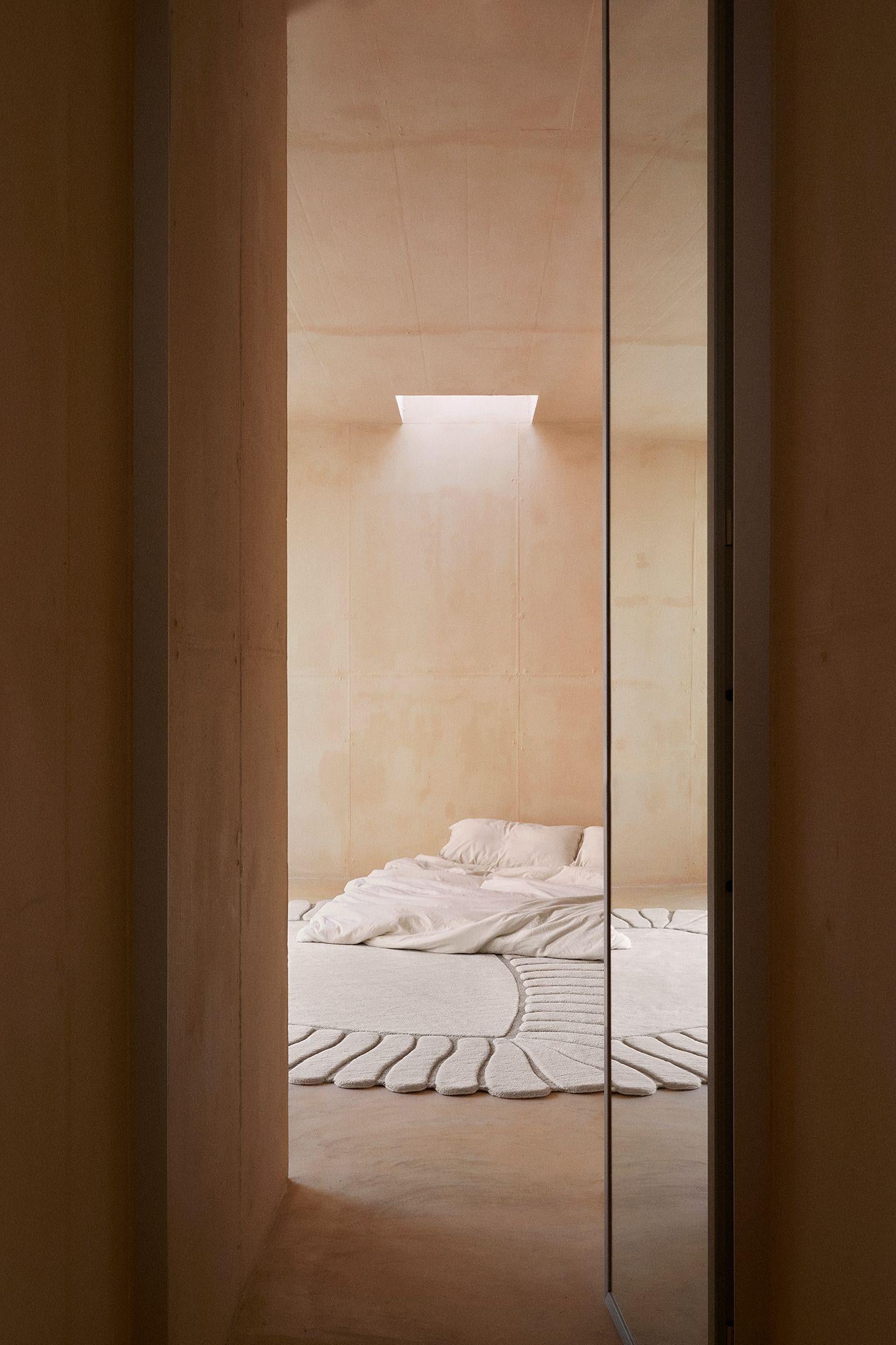 Laine cc-tapis M'AMA NON M'AMA Grand tapis fait main en Undyed par Patricia Urquiola en vente