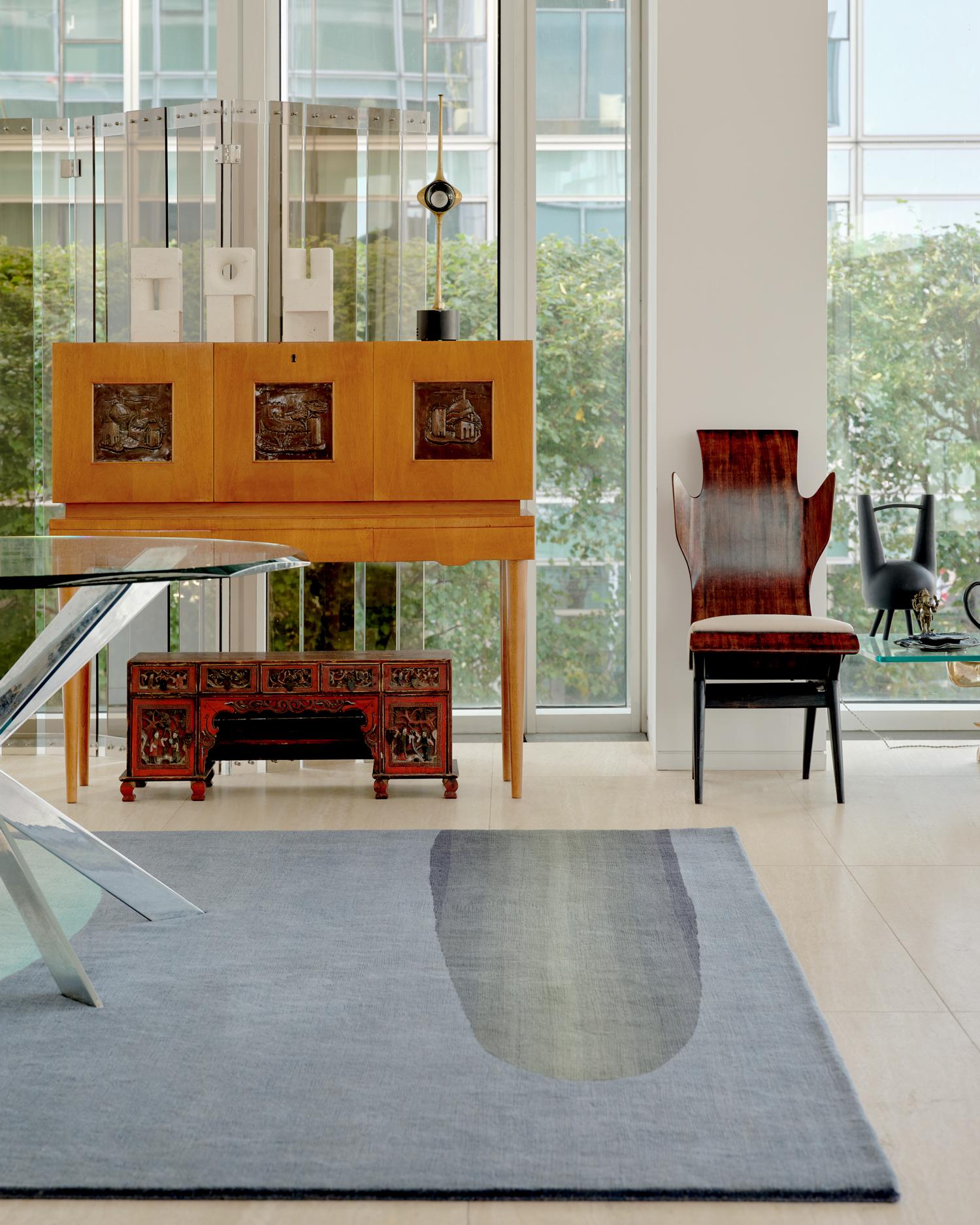 cc-tapis und das nordamerikanische Designstudio Yabu Pushelberg präsentieren mit der neuen Memento Collection Erinnerungen durch handwerkliches Können. Eine Kollektion von sieben handgeknüpften Teppichen, die von tibetischen Kunsthandwerkern im