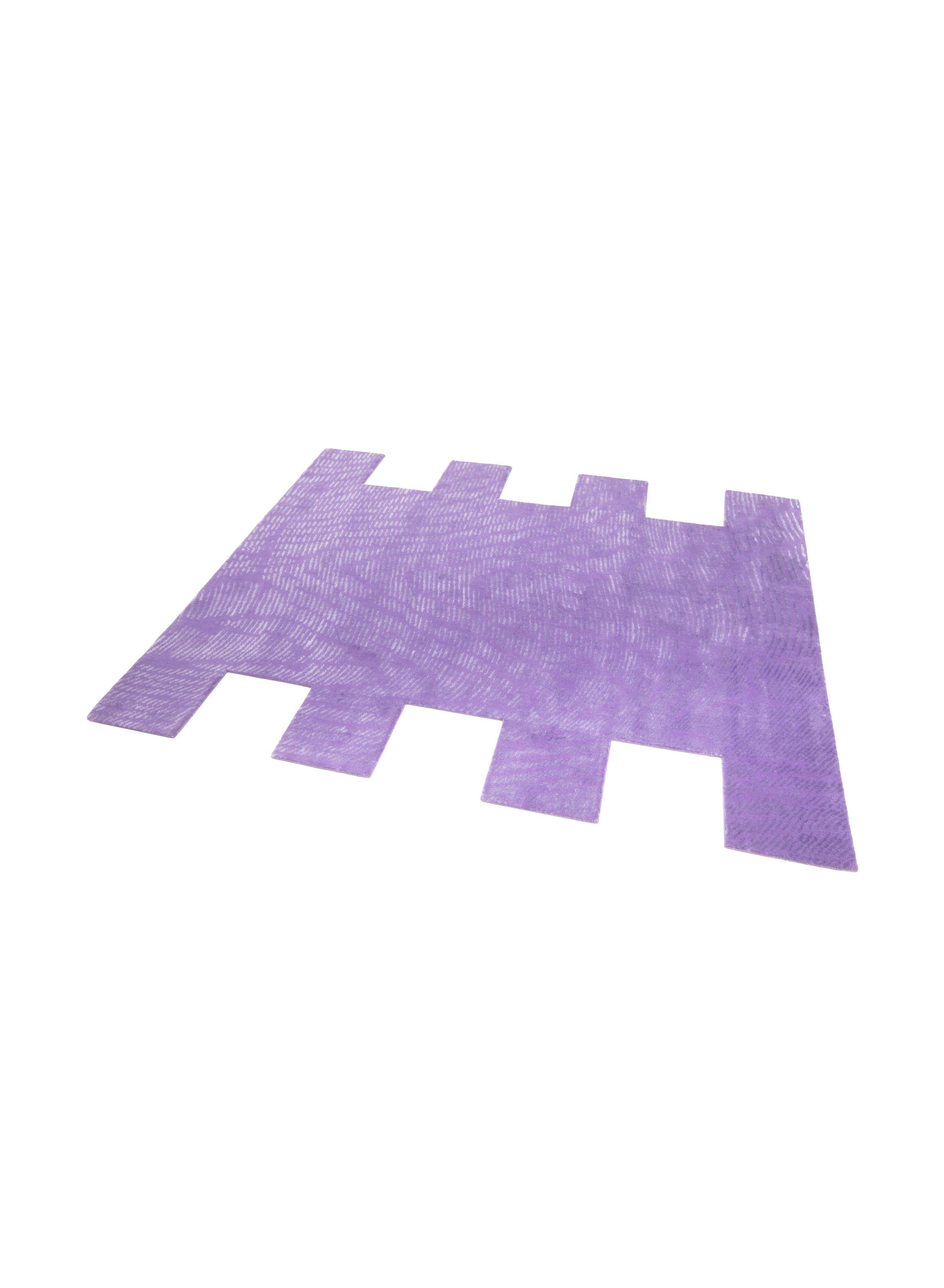 Annodato a mano cc-tapis Tappeto Moire' Collection Quadratic Lilac by Objects for Common Interest in vendita