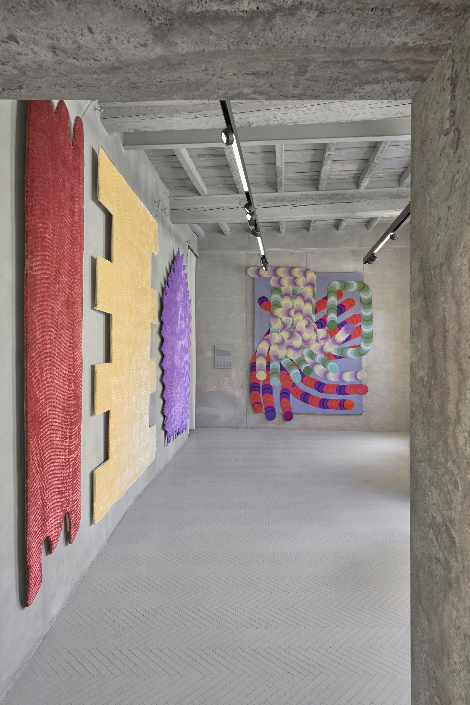 cc-tapis Tappeto Moire' Collection Zig Zag Burgundy by Objects for Common Interest in vendita 5