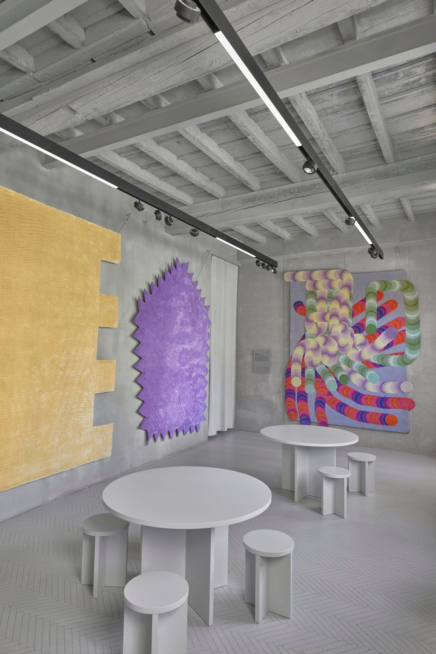 cc-tapis Tappeto Moire' Collection Zig Zag Burgundy by Objects for Common Interest in vendita 6