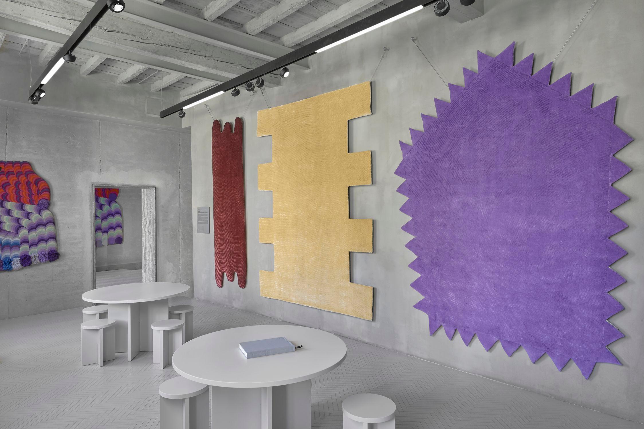 cc-tapis Tappeto Moire' Collection Zig Zag Burgundy by Objects for Common Interest in vendita 7