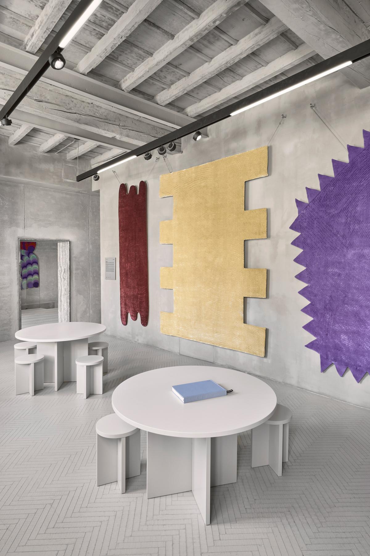 cc-tapis Tappeto Moire' Collection Zig Zag Burgundy by Objects for Common Interest in vendita 9
