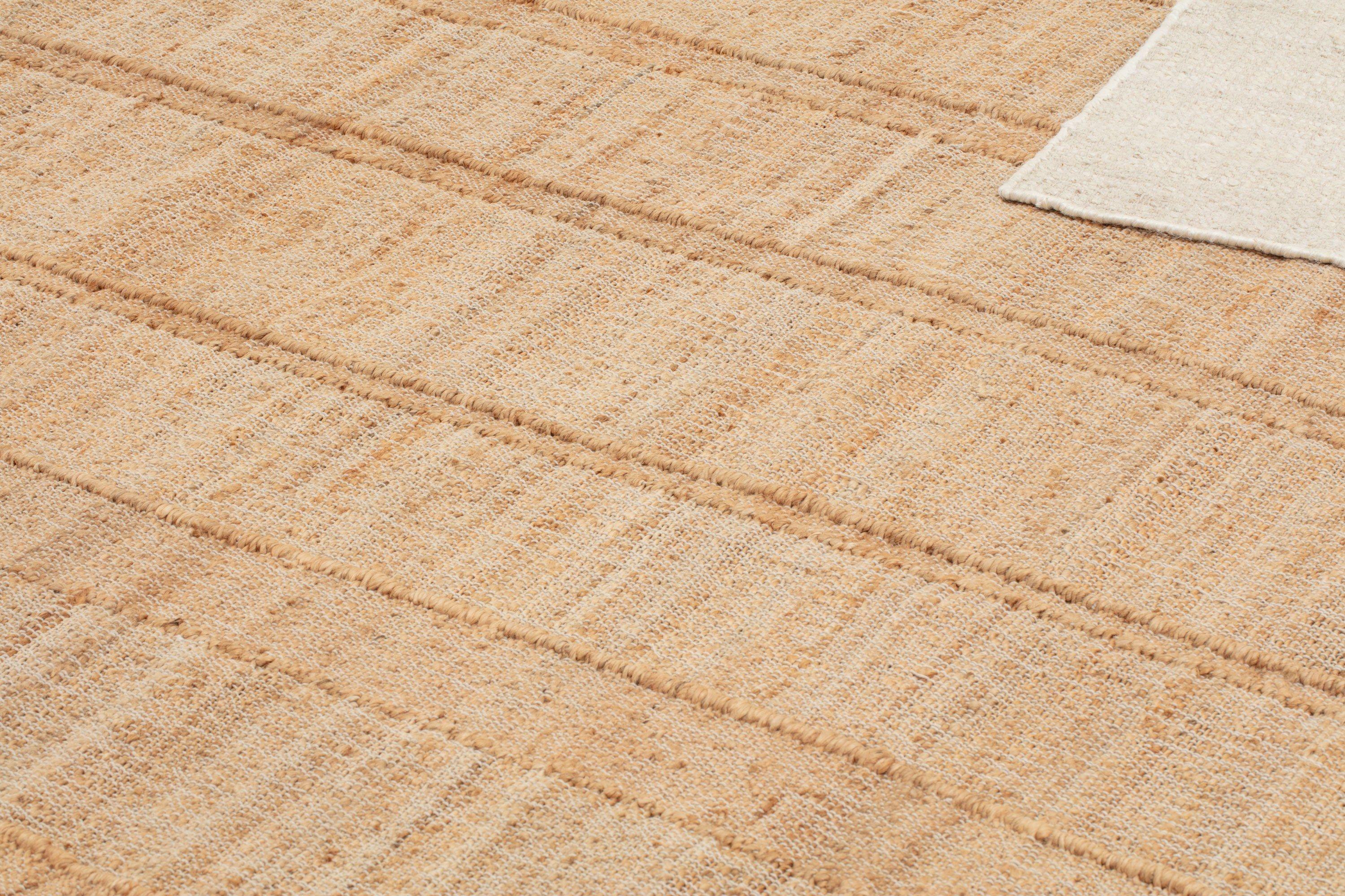 Una collezione di tappeti grezzi e tattili disegnati da Destroyers/Builders per cc-tapis, dove le texture di iuta stratificate reinterpretano tecniche di collage e forme architettoniche con una sensibilità orientata al processo.

I materiali
100%