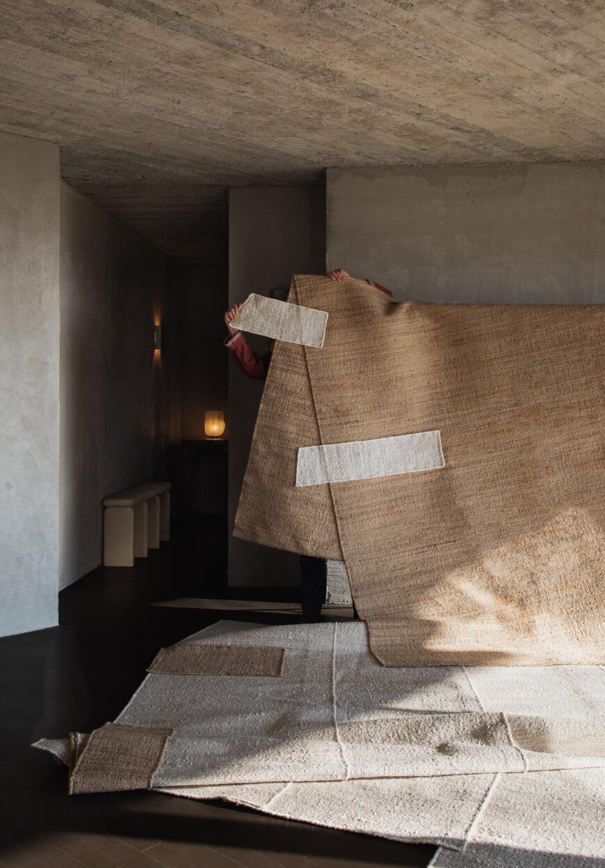 XXI secolo e contemporaneo cc-tapis Monograph Medium tappeto fatto a mano in bianco Nature di Destroyers Builders in vendita