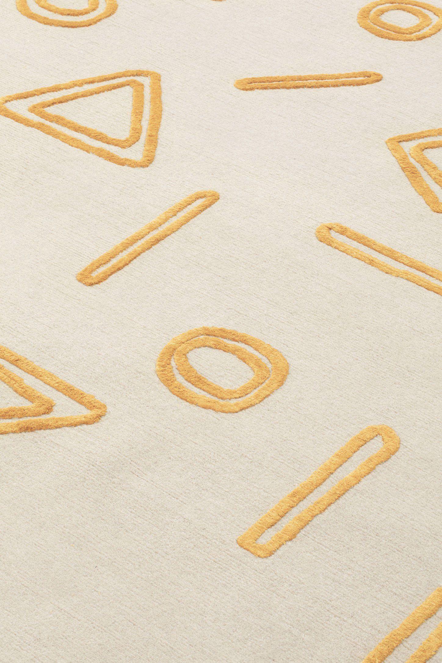 Moderne cc-tapis NAÏF GEOMETRIES tapis fait main en jaune par David/Nicolas en vente