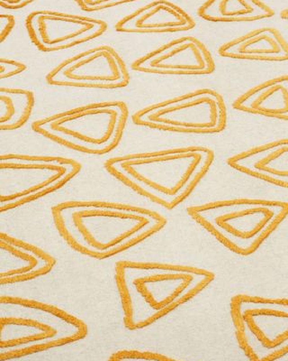 Contemporary cc-tapis NAÏF TRIANGLES handmade rug in wool by David/Nicolas - IN STOCK For Sale