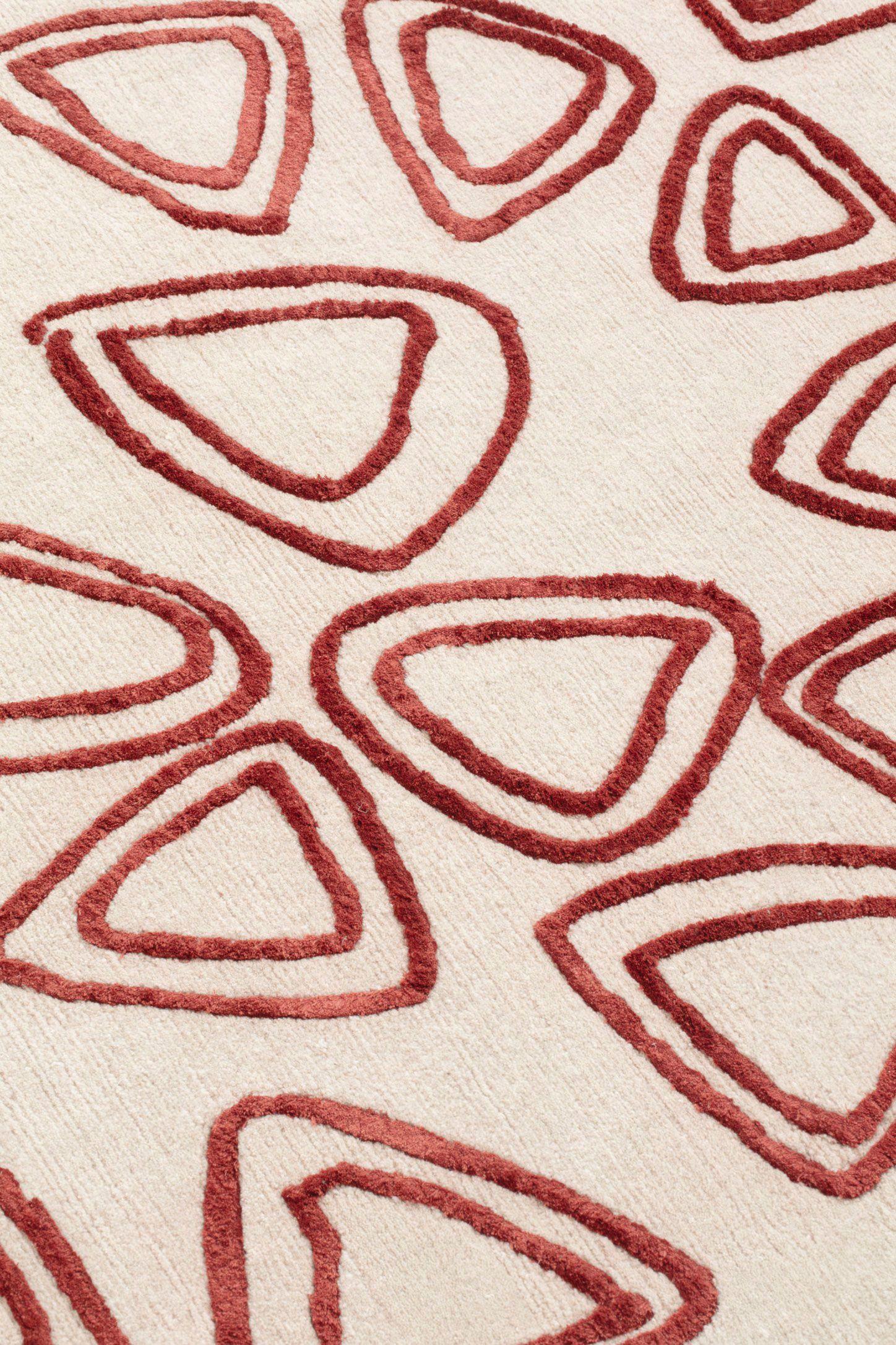 Nepalese cc-tapis Tappeto NAÏF TRIANGLES fatto a mano in rosso da David/nicolas in vendita