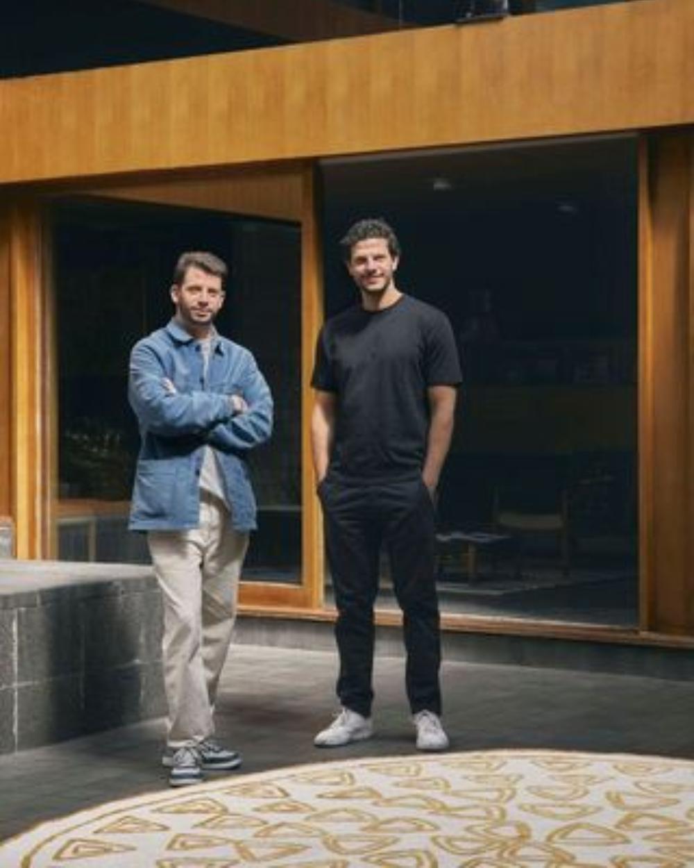 cc-tapis Tappeto NAÏF TRIANGLES fatto a mano in rosso da David/nicolas In condizioni Nuovo in vendita a Brooklyn, NY