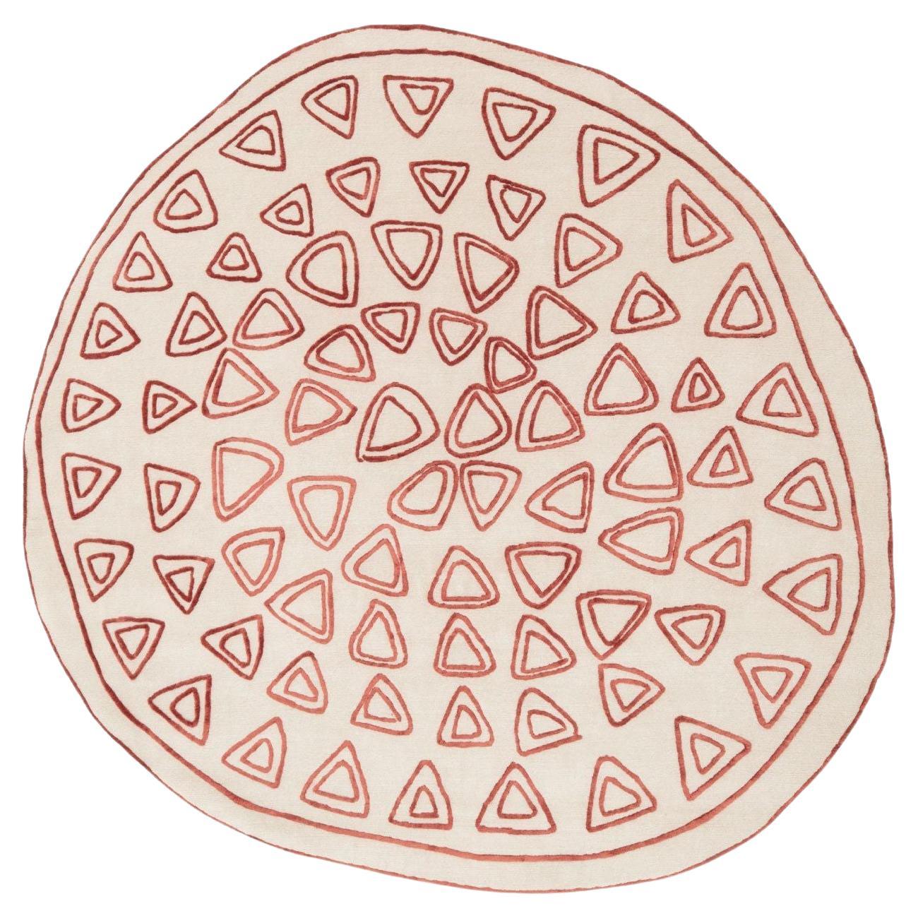 cc-tapis Tappeto NAÏF TRIANGLES fatto a mano in rosso da David/nicolas in vendita