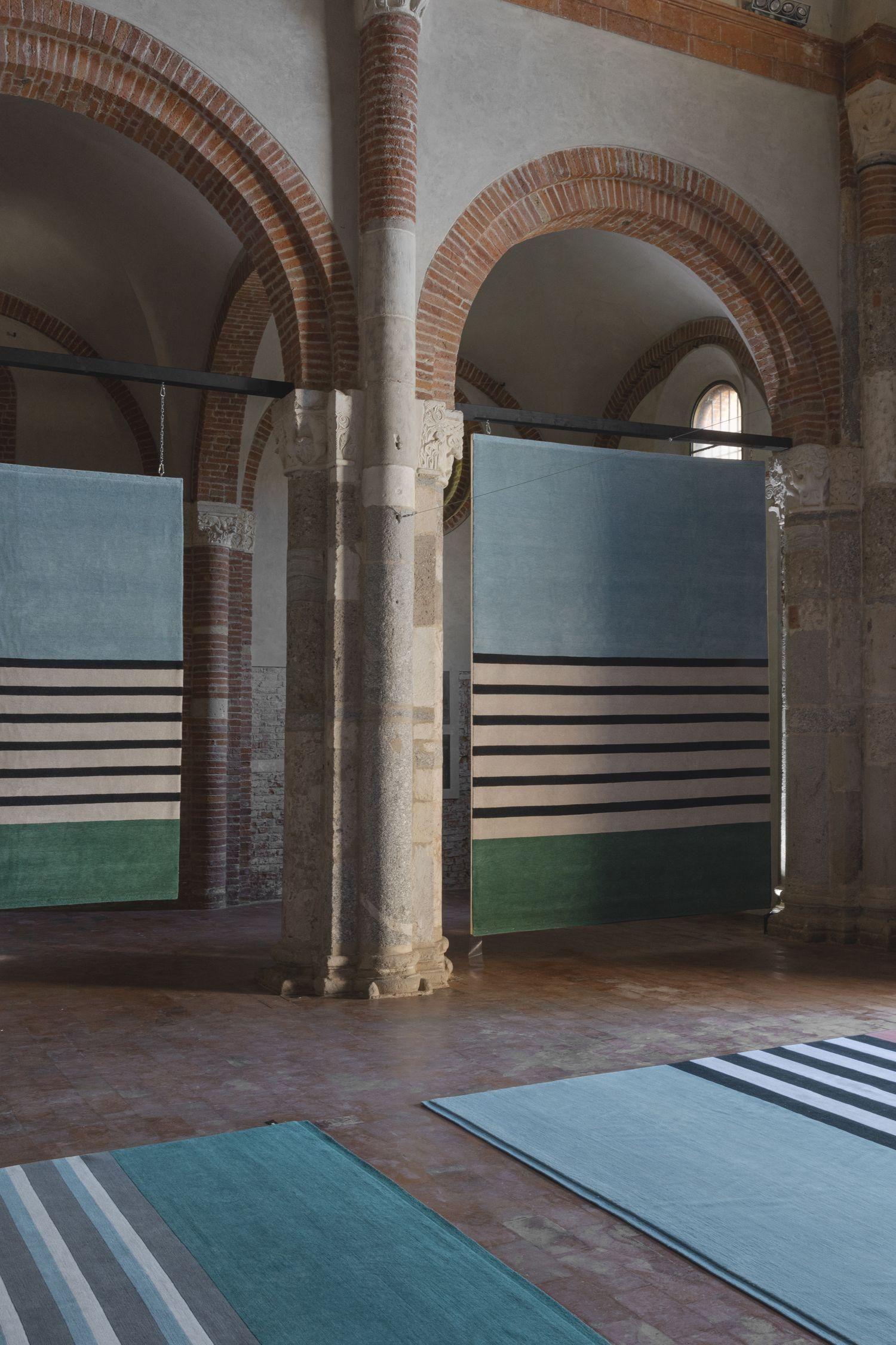 XXIe siècle et contemporain cc-tapis Noir Gris Les Arcs Collection de Charlotte Perriand en vente