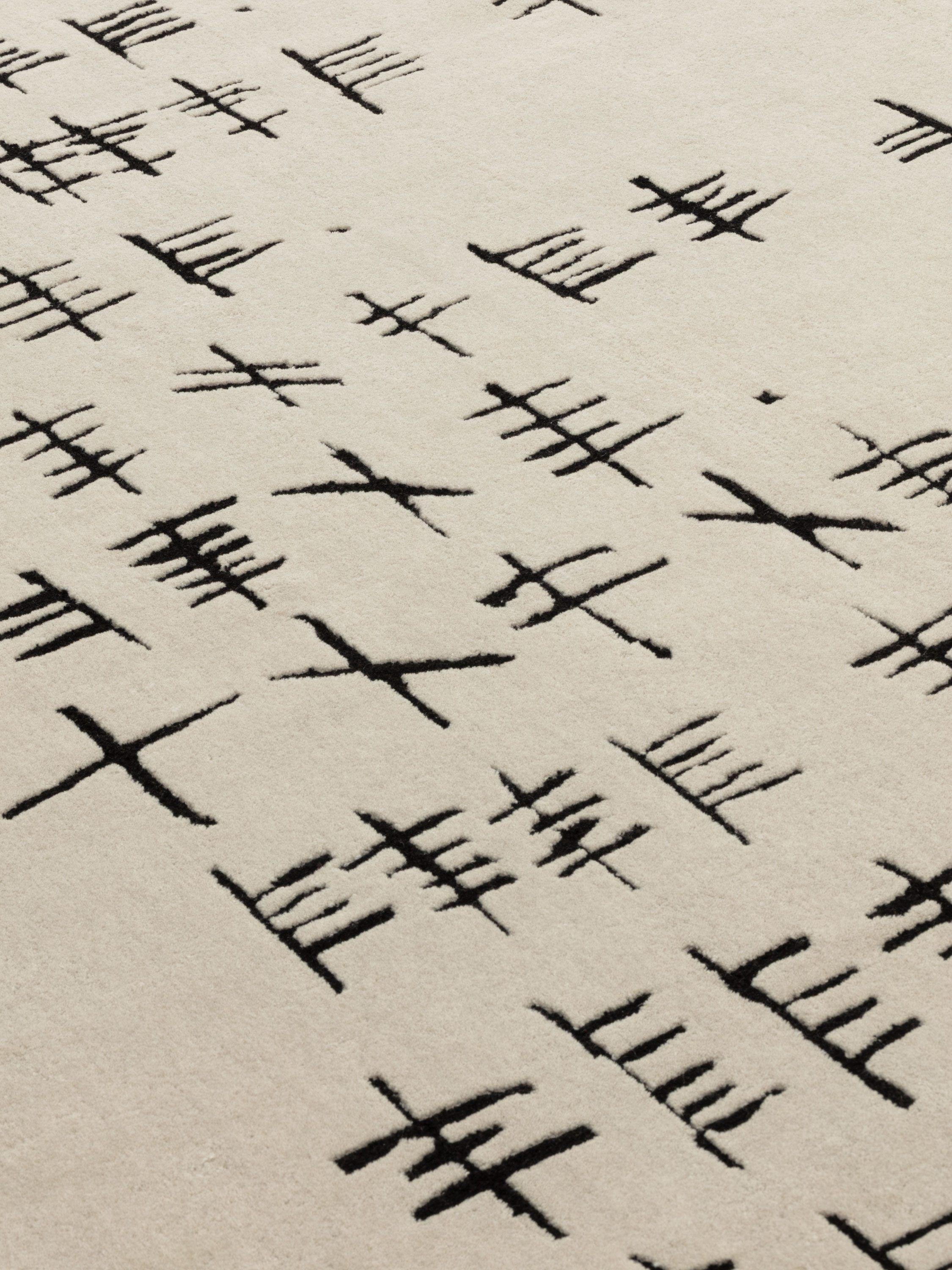 Nepalese cc-tapis Tappeto Ogham fatto a mano da Scarlett Rouge in vendita