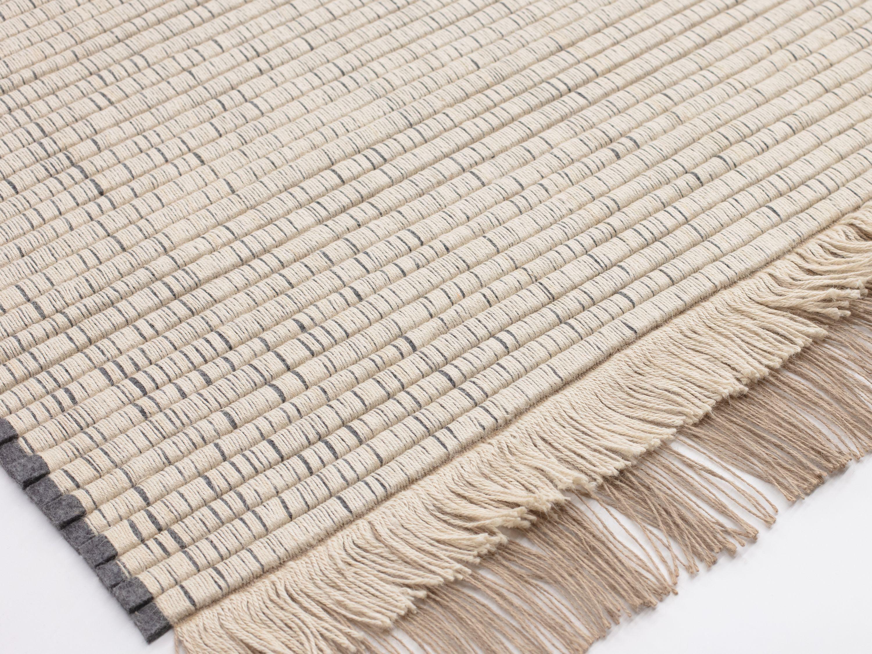 cc-tapis OMOTE FUYU DARK tappeto fatto a mano da Mae Engelgeer In condizioni Nuovo in vendita a Brooklyn, NY