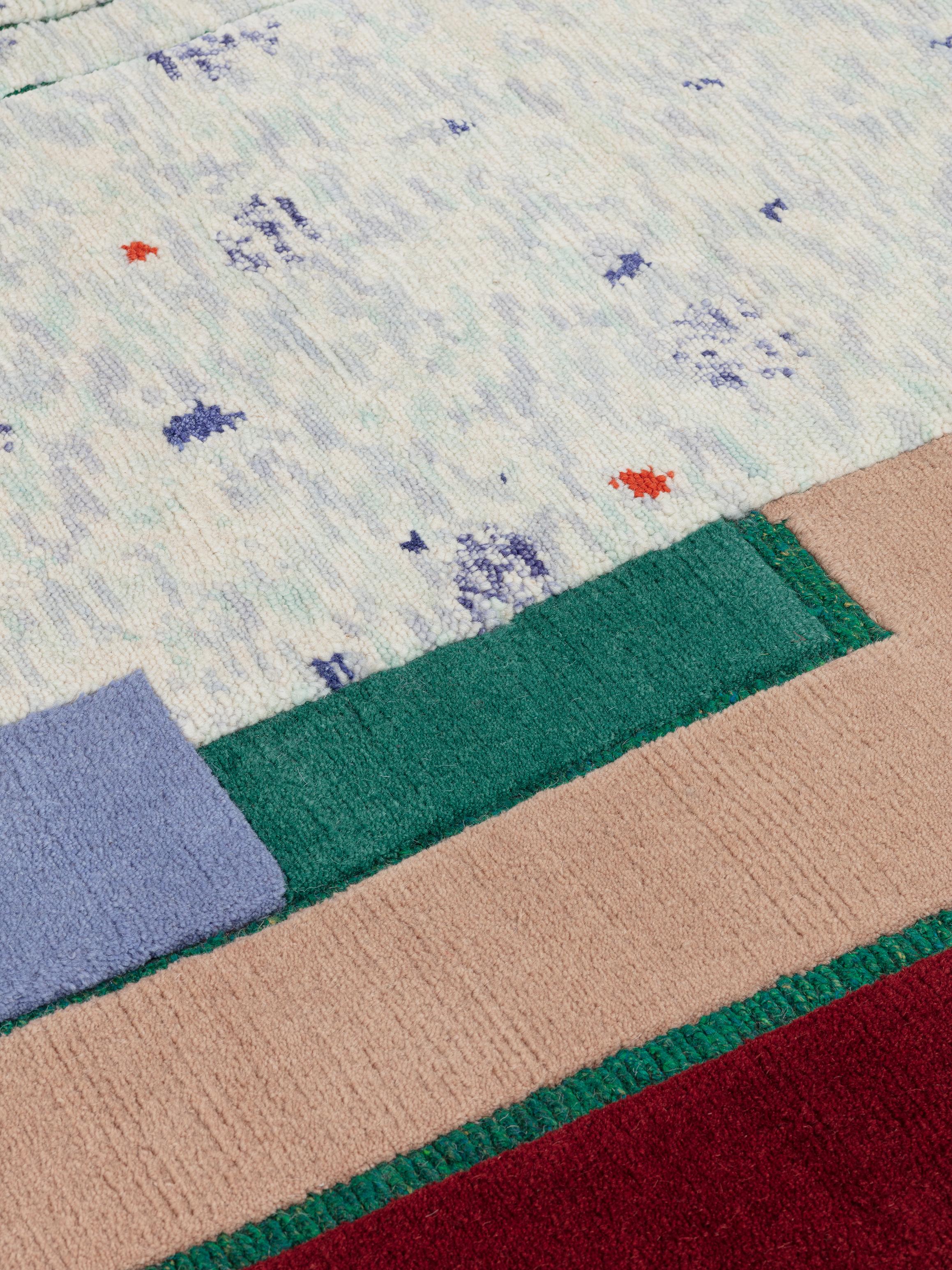 Gesture cc-tapis Patcha Standard Handgefertigter Teppich in Burgandy von Patricia Urquiola im Zustand „Neu“ im Angebot in Brooklyn, NY