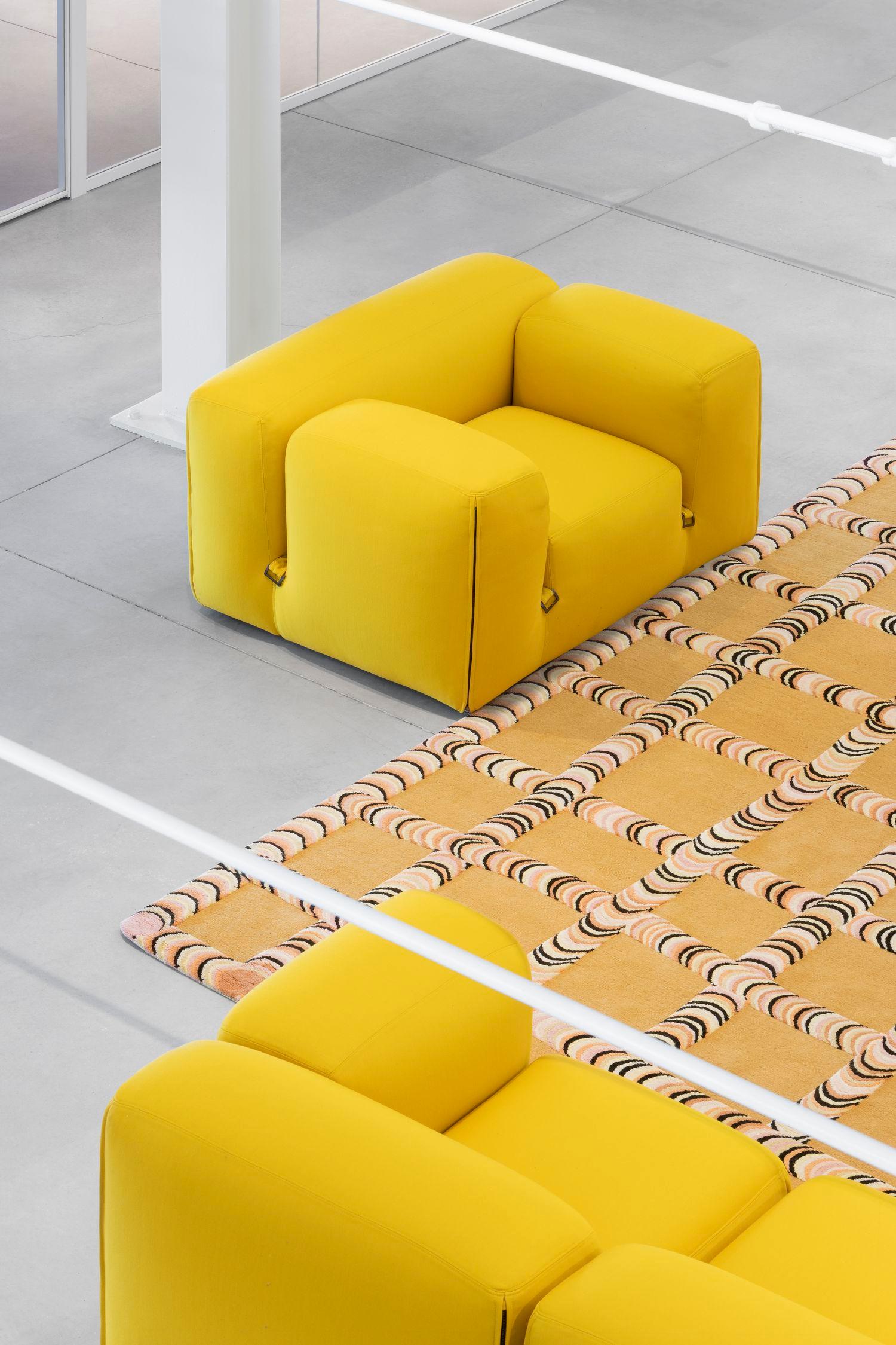 Research which began with the Slinkie Collection for cc-tapis, Pipeline is the translation of Urquiola’s digital artworks into an artisanal product. A series of connected tubes emerge from the surface of the rug and create a labyrinth of color whose