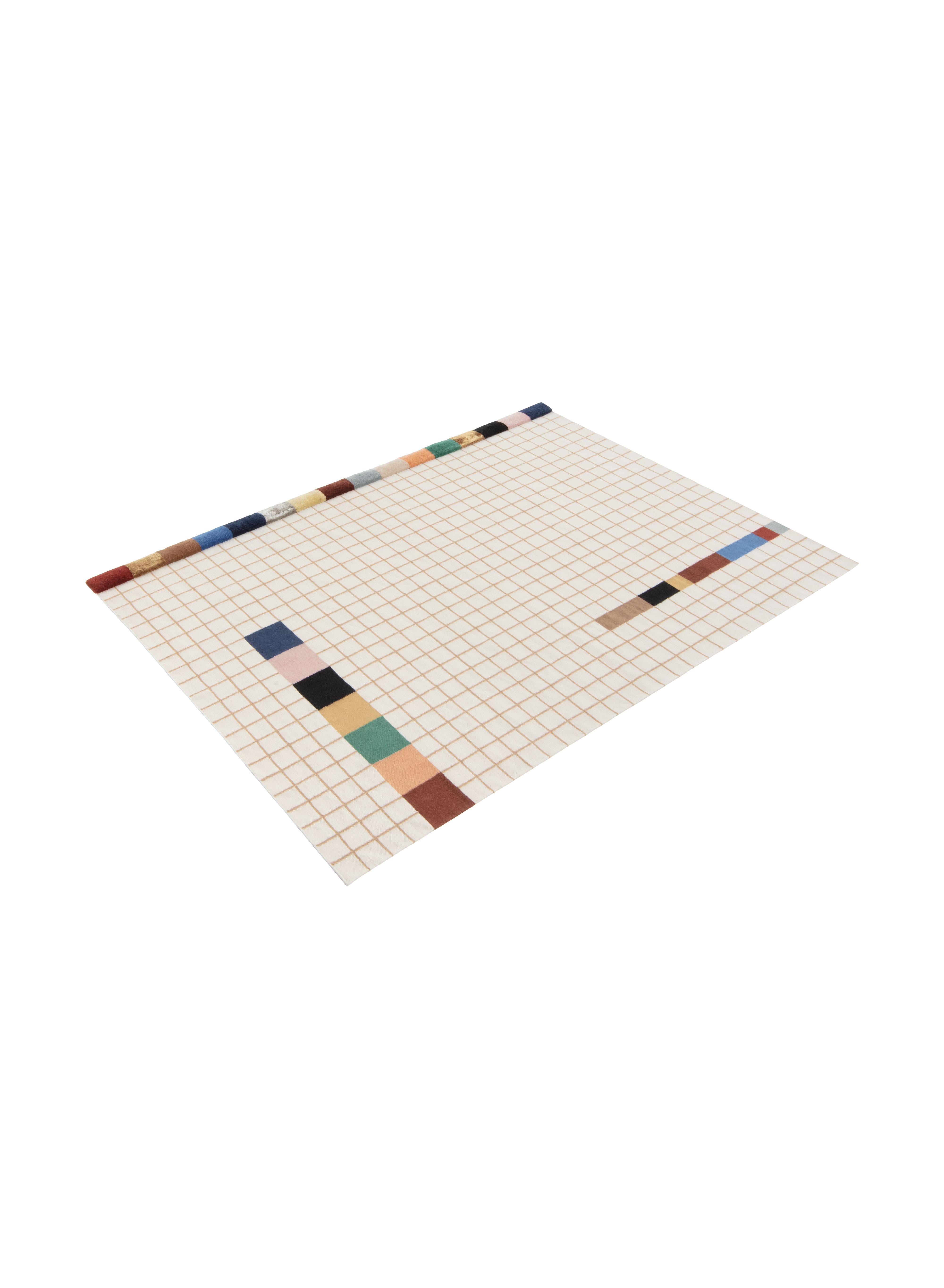 Raag è un tappeto progettato dallo studio Doshi Levien per il marchio cc-tapis. Raag è un tappeto della Collection'S, che consiste in tappeti caratterizzati da un tema distintivo basato su griglie ed elementi geometrici, che conferiscono al suo