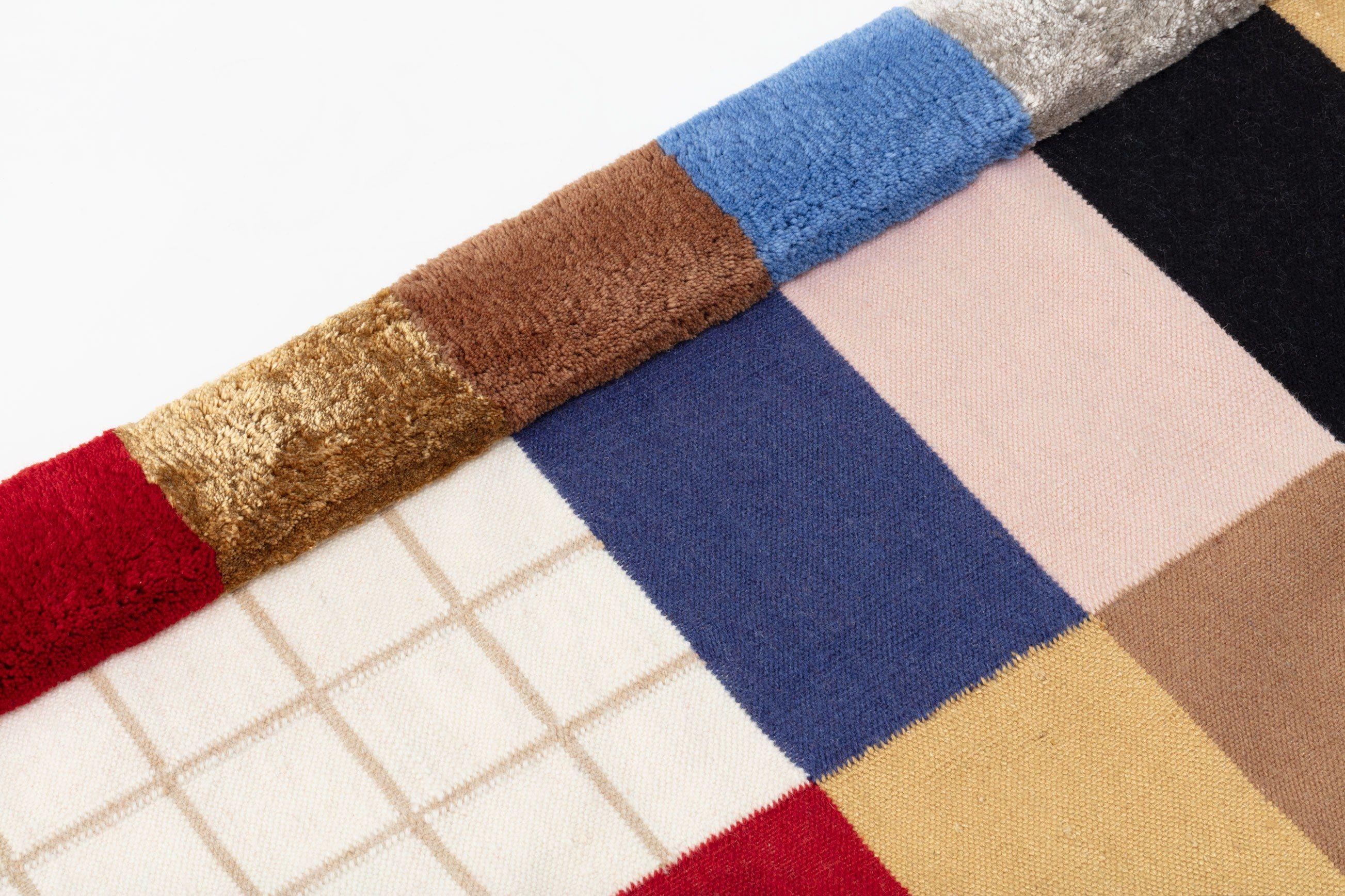 Raag è un tappeto progettato dallo studio Doshi Levien per il marchio cc-tapis. Raag è un tappeto della Collection'S, che consiste in tappeti caratterizzati da un tema distintivo basato su griglie ed elementi geometrici, che conferiscono al suo