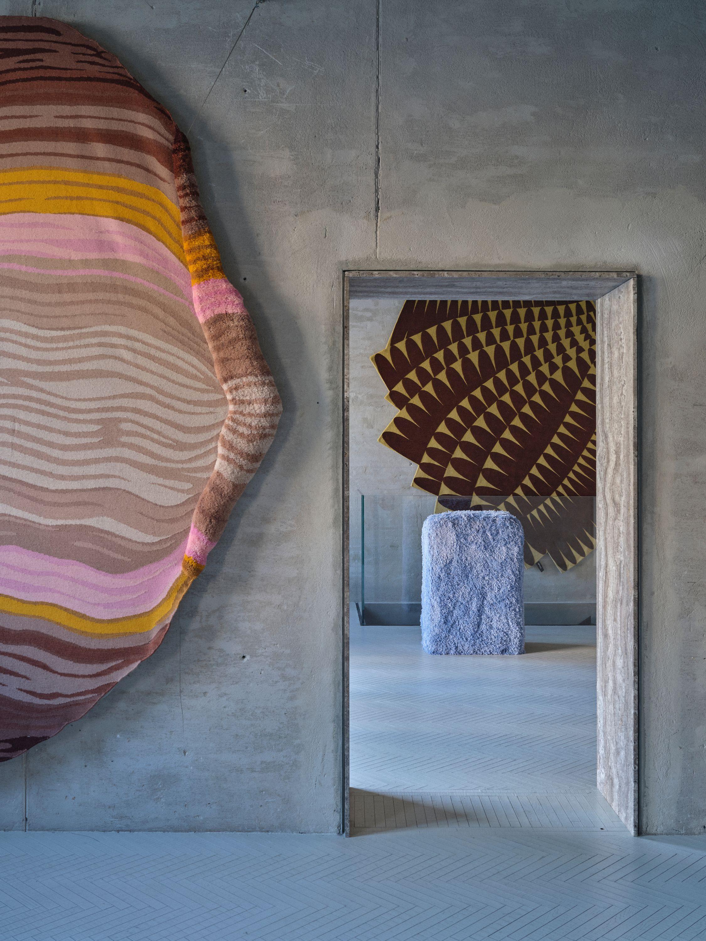 XXI secolo e contemporaneo cc-tapis RIPPLE è un tappeto fatto a mano in finitura radice di Lavander di Patricia Urquiola. in vendita