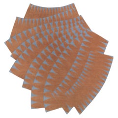 cc-tapis RIPPLE Handgefertigter Teppich in Lavendelwurzeloptik von Patricia Urquiola