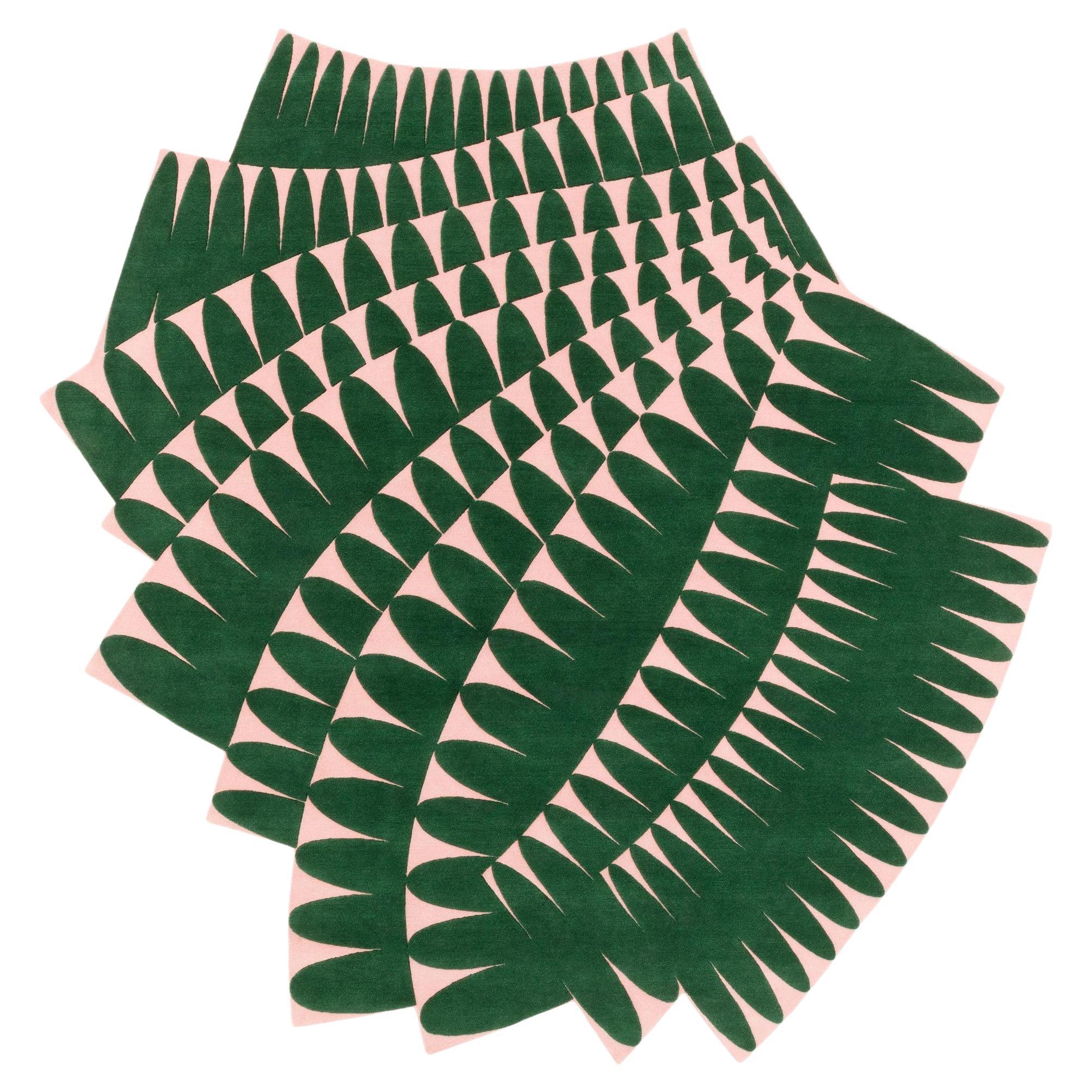 cc-tapis RIPPLE Handgefertigter Teppich in Rosengartenoptik von Patricia Urquiola