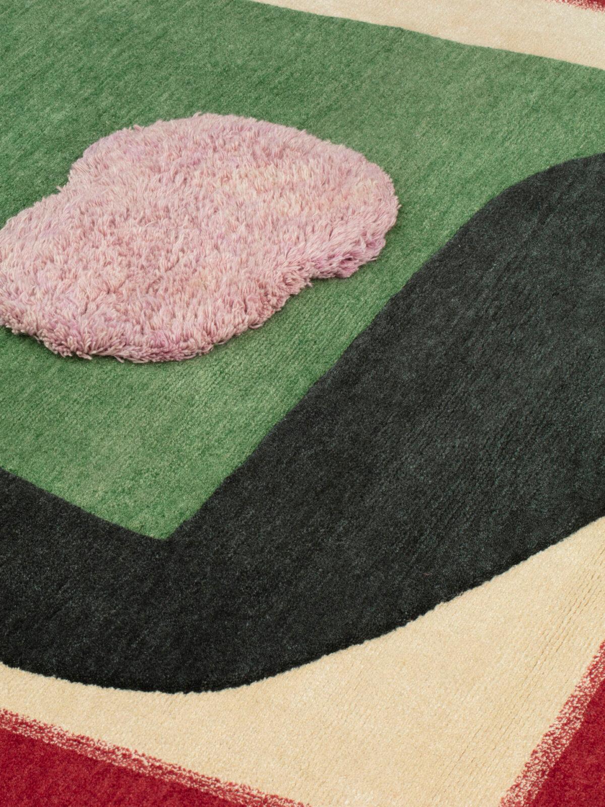 Annodato a mano cc-tapis RUDE COLLECTION - BITS AND BOBS  tappeto fatto a mano da Faye Toogood in vendita