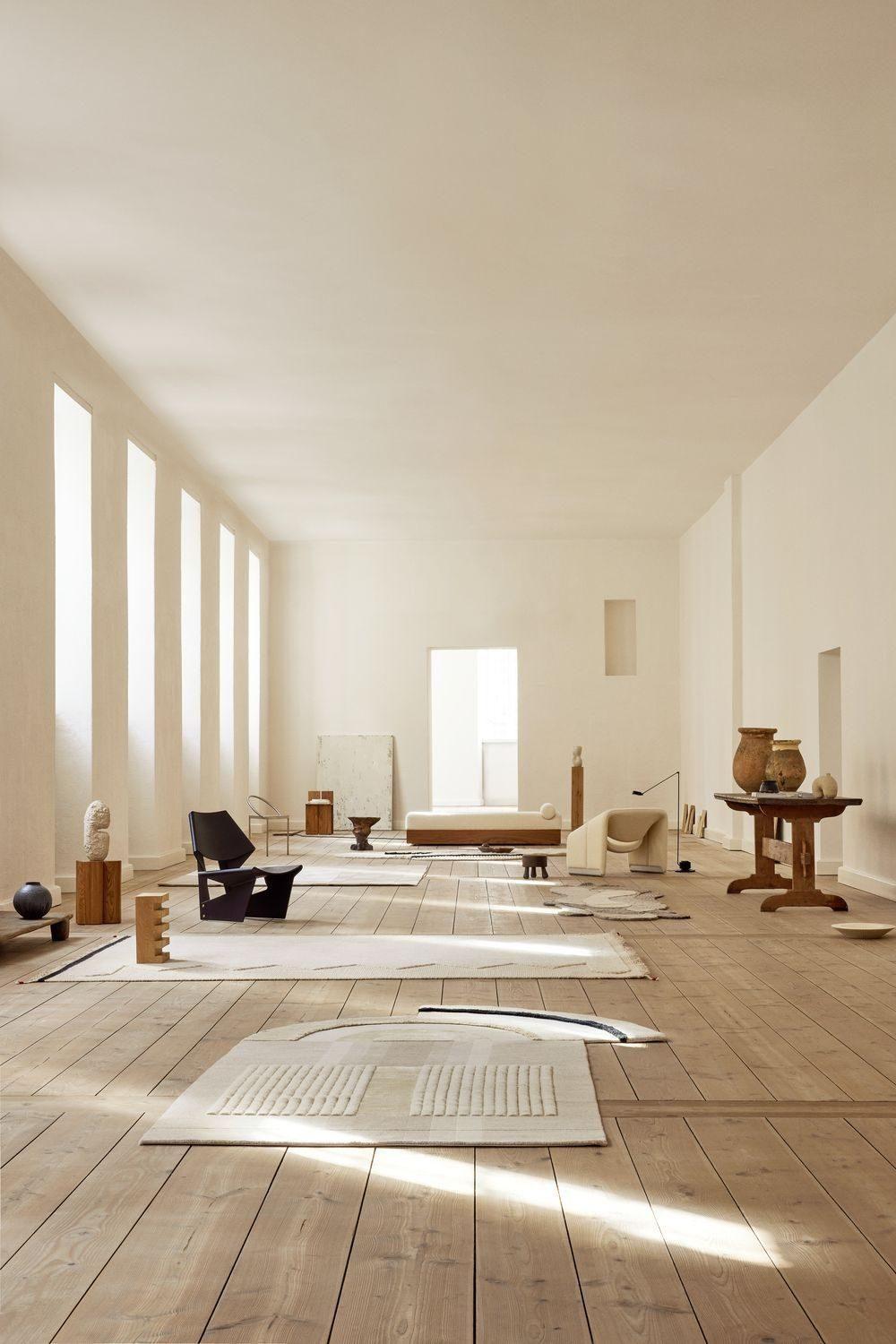 Born in France. Designed in Milan. Produced in Nepal.
cc-tapis is an Italian company which produces contemporary hand-knotted rugs which are created in Nepal by expert Tibetan artisans.
The company was founded by Nelcya Chamszadeh and Fabrizio