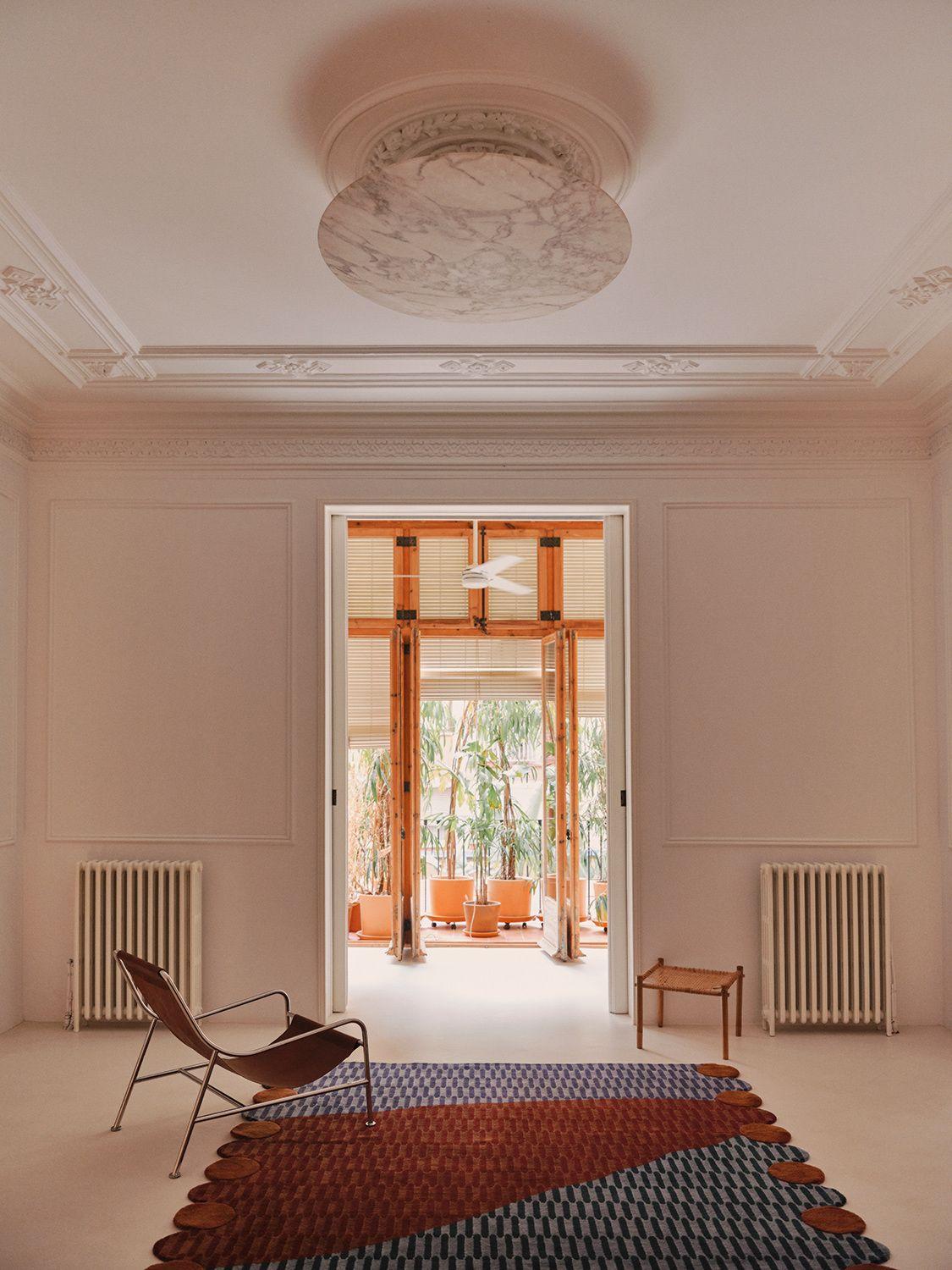 Born in France. Designed in Milan. Produced in Nepal.
cc-tapis is an Italian company which produces contemporary hand-knotted rugs which are created in Nepal by expert Tibetan artisans.
The company was founded by Nelcya Chamszadeh and Fabrizio