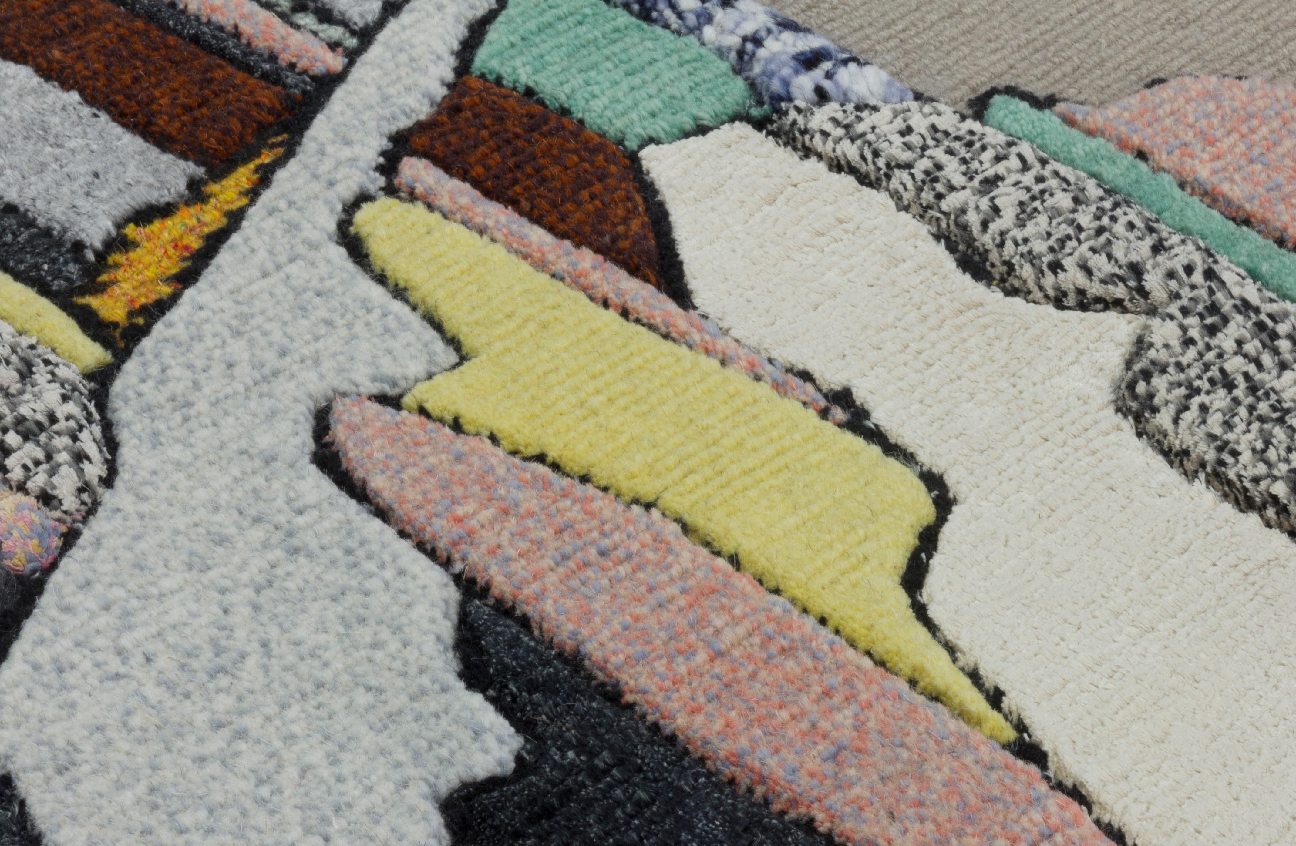 Handgeknüpft im cc-tapis-Atelier in Kathmandu, Nepal. Der Teppich wird aus einem Baumwollgewebe, Wolle aus dem Himalaya, reiner Seide und Leinen aus der Umgebung des Ateliers hergestellt. 125.000 Einzelknoten pro Quadratmeter ungefähr. Mit dem
