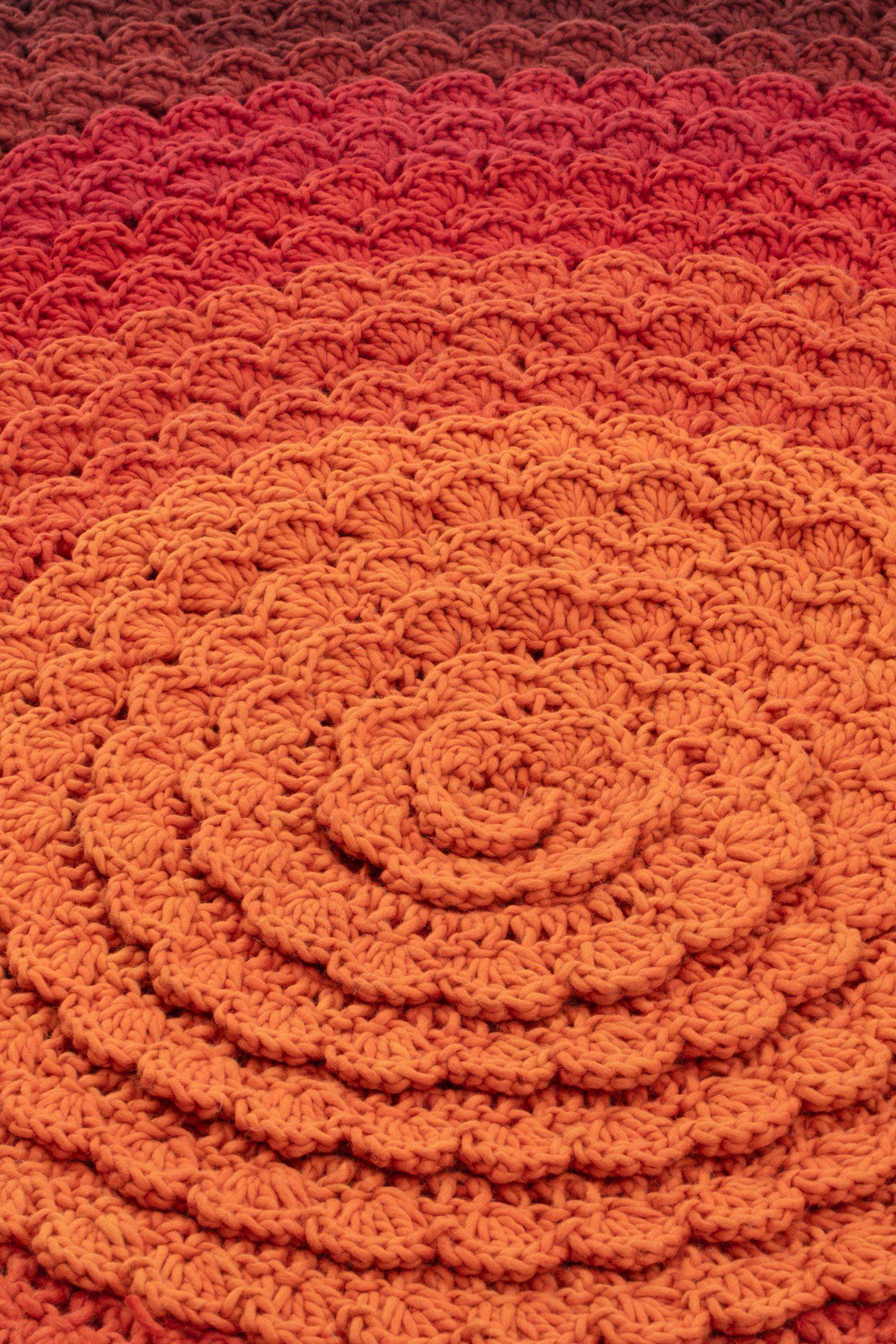 Tessuto a mano cc-tapis SWIRL AUTUMN Piccolo tappeto realizzato a mano da Univers Uchronia in vendita