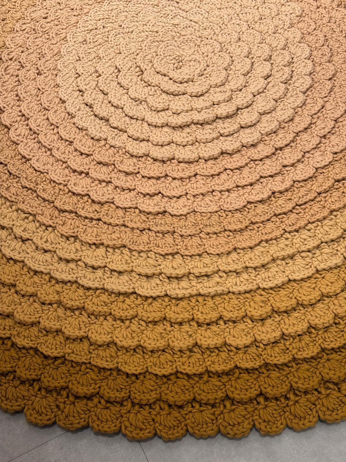 XXI secolo e contemporaneo CC-TAPIS Tappeto Swirl Summer tessuto a mano di Univers Uchronia in STOCK in vendita