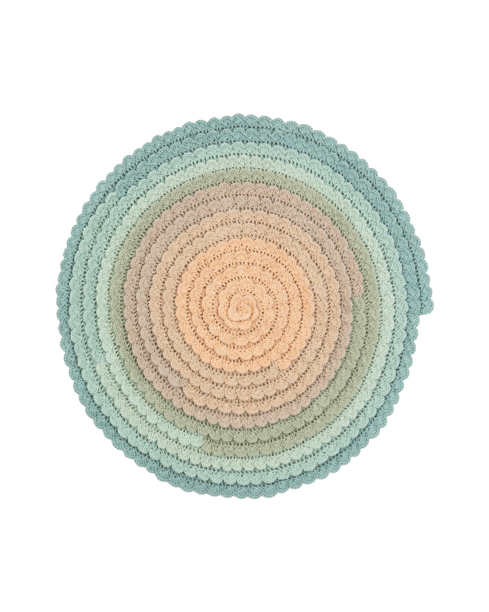 The Swirl Collection offers a variety of rugs inspired by the four seasons, with evocative names such as Autumn, Spring, Winter and Summer. Each rug is a unique interpretation of the nuances and feelings of each season, creating an immersive sensory