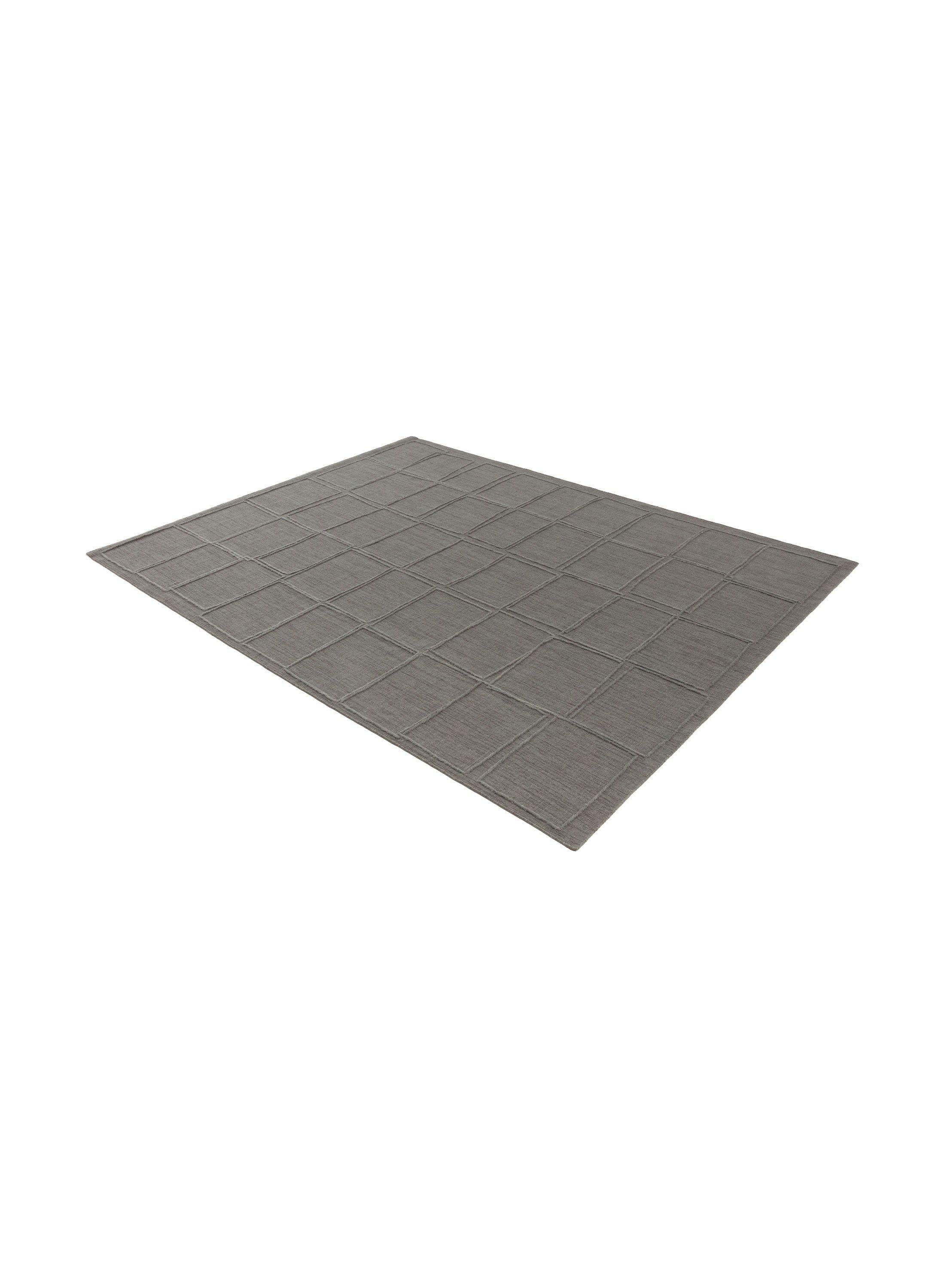 Annodato a mano cc-tapis Tessera Offset Medium, tappeto in grigio scuro di Yabu Pushelberg in vendita