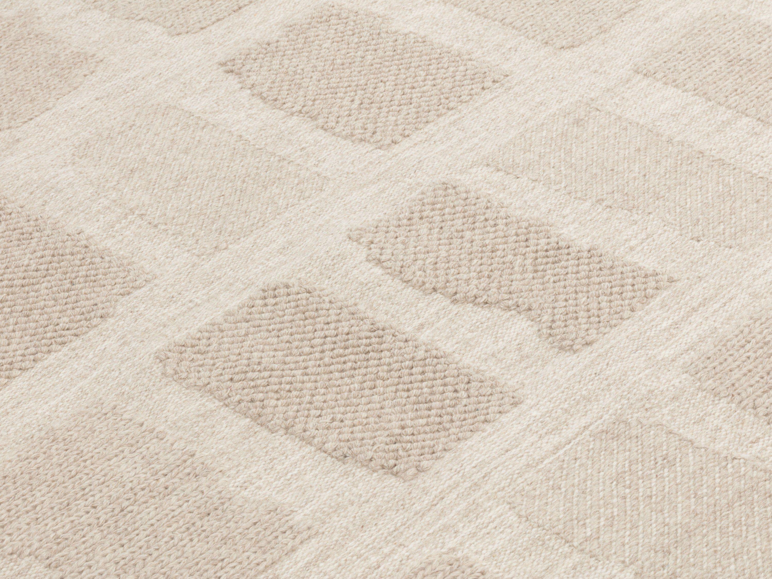 Una collezione di tappeti di Yabu Pushelberg per cc-tapis, ispirata agli antichi mosaici romani e bizantini, dove i motivi irregolari riprendono la bellezza delle tessere in un linguaggio contemporaneo.

Personalizzazione
Dimensione

Tecniche
Telai