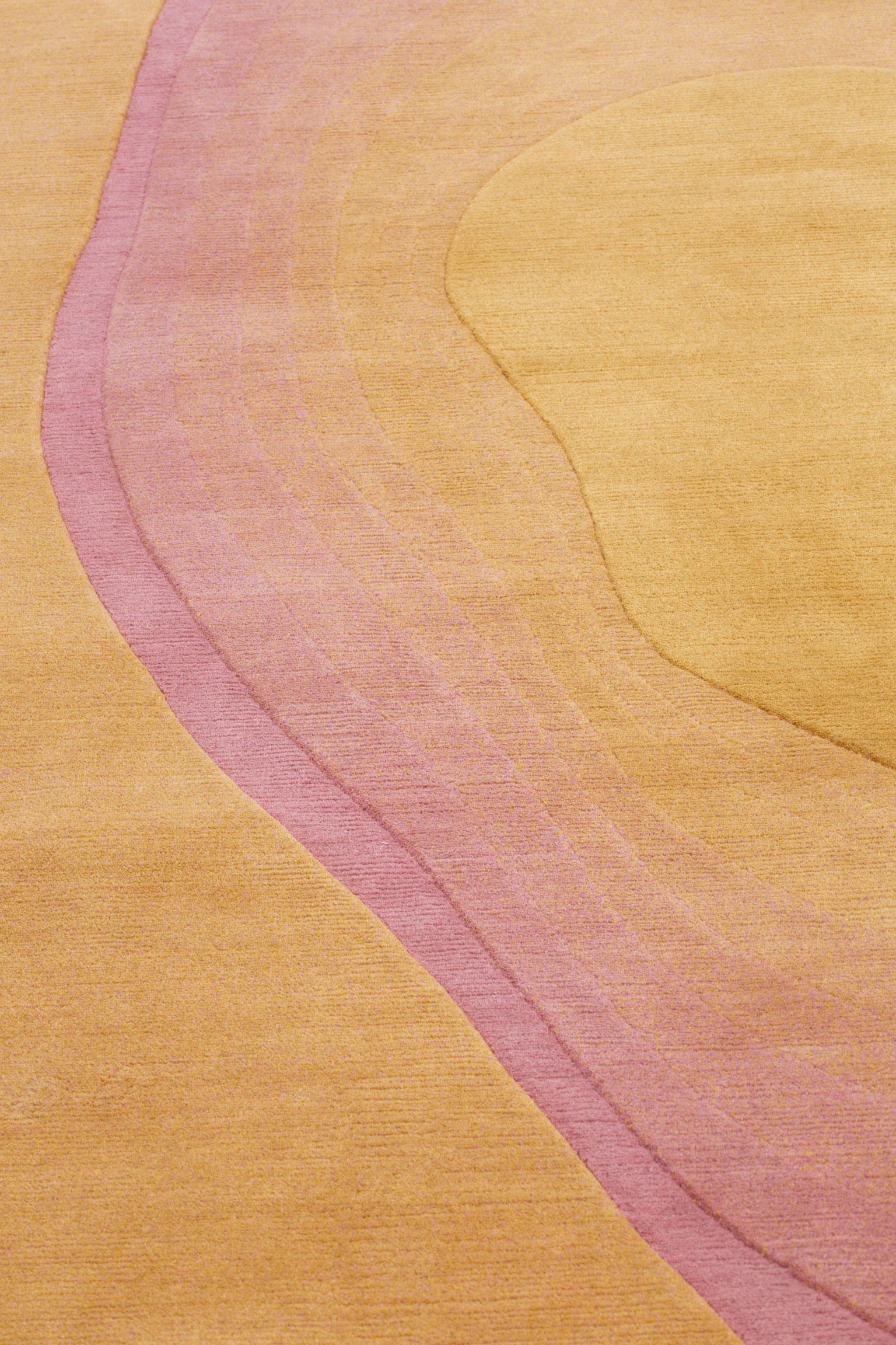 Collection de cc-tapis - Tidal  Tapis Wave Yellow Pink par Germans Ermičs en vente 1