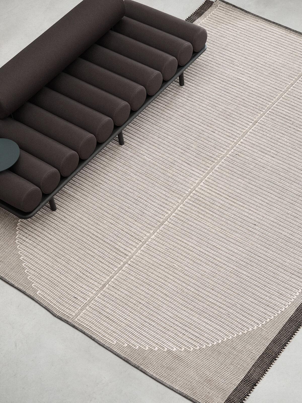 Contemporary cc-tapis VICE VERSA 1 Light version handmade rug by Chiara Andreatti For Sale