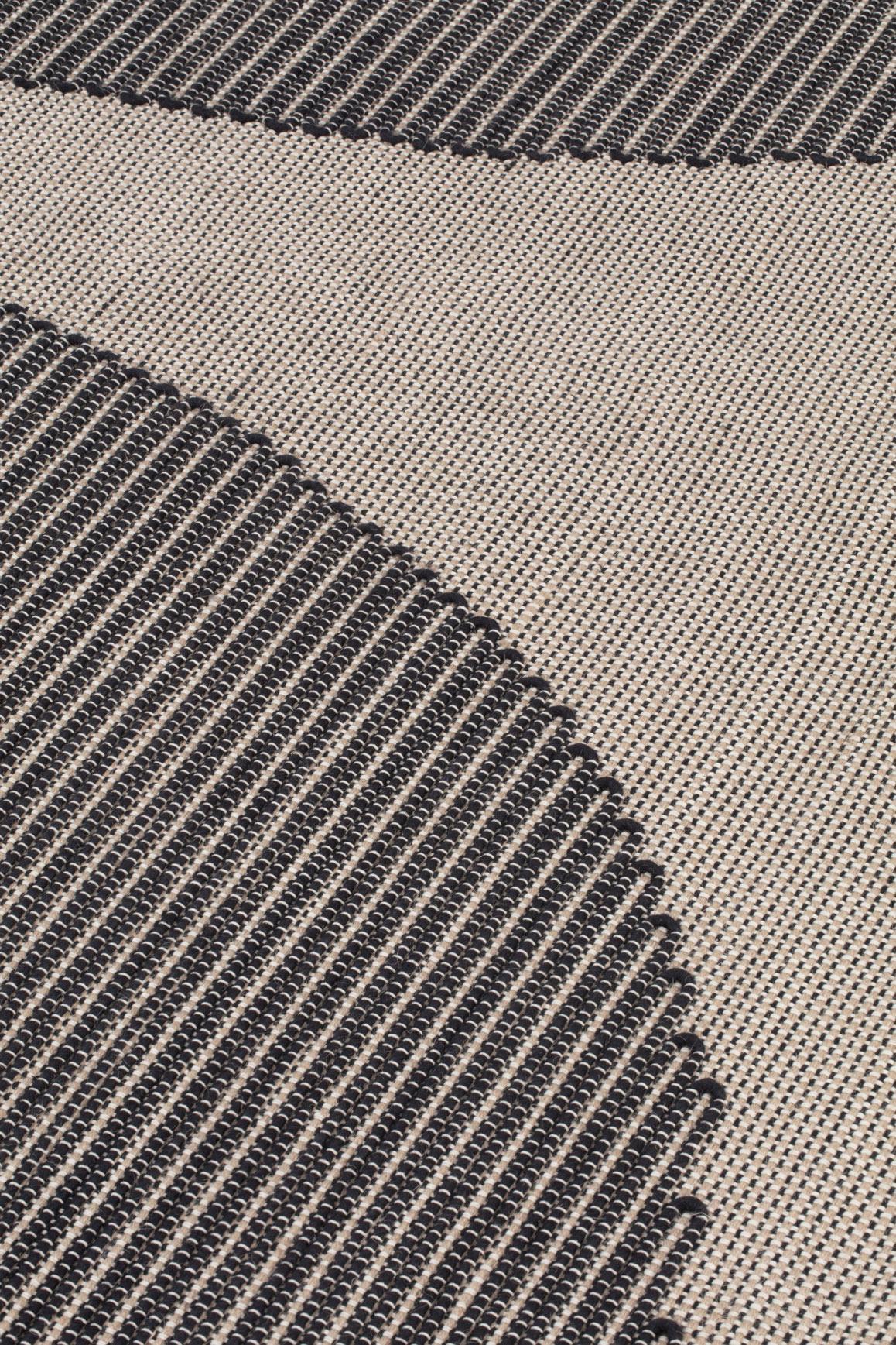Wool cc-tapis VICE VERSA 2 handmade rug by Chiara Andreatti For Sale