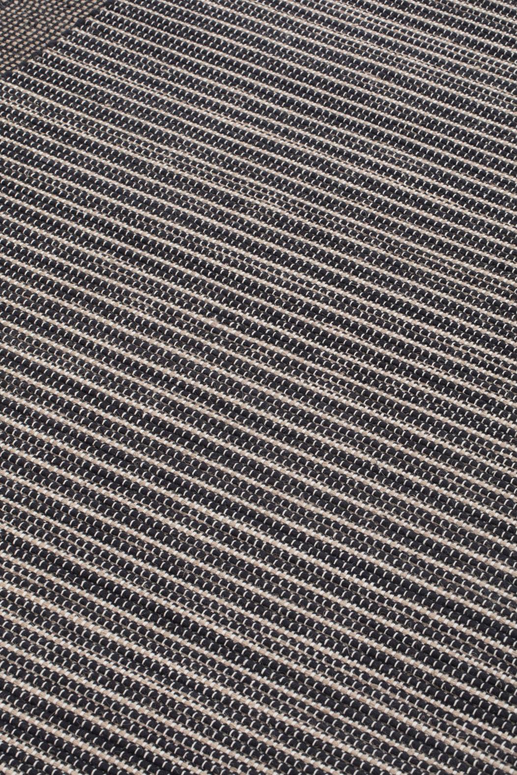 cc-tapis VICE VERSA 3 Dark version handmade rug by Chiara Andreatti In New Condition For Sale In Brooklyn, NY