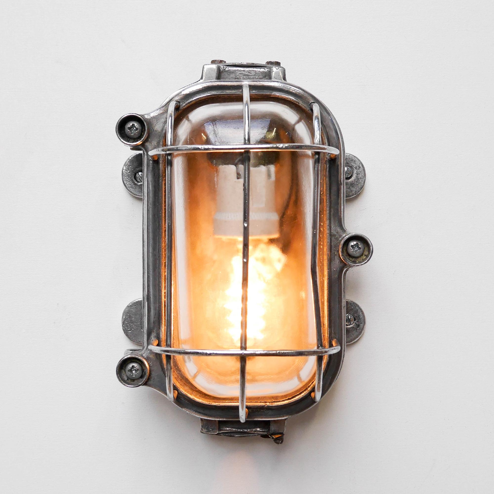 Old industrial wall light, from us. In die- cast aluminium, picked and polished, curved fence protecting a thick transparent glass. Put it horizontally or vertically!