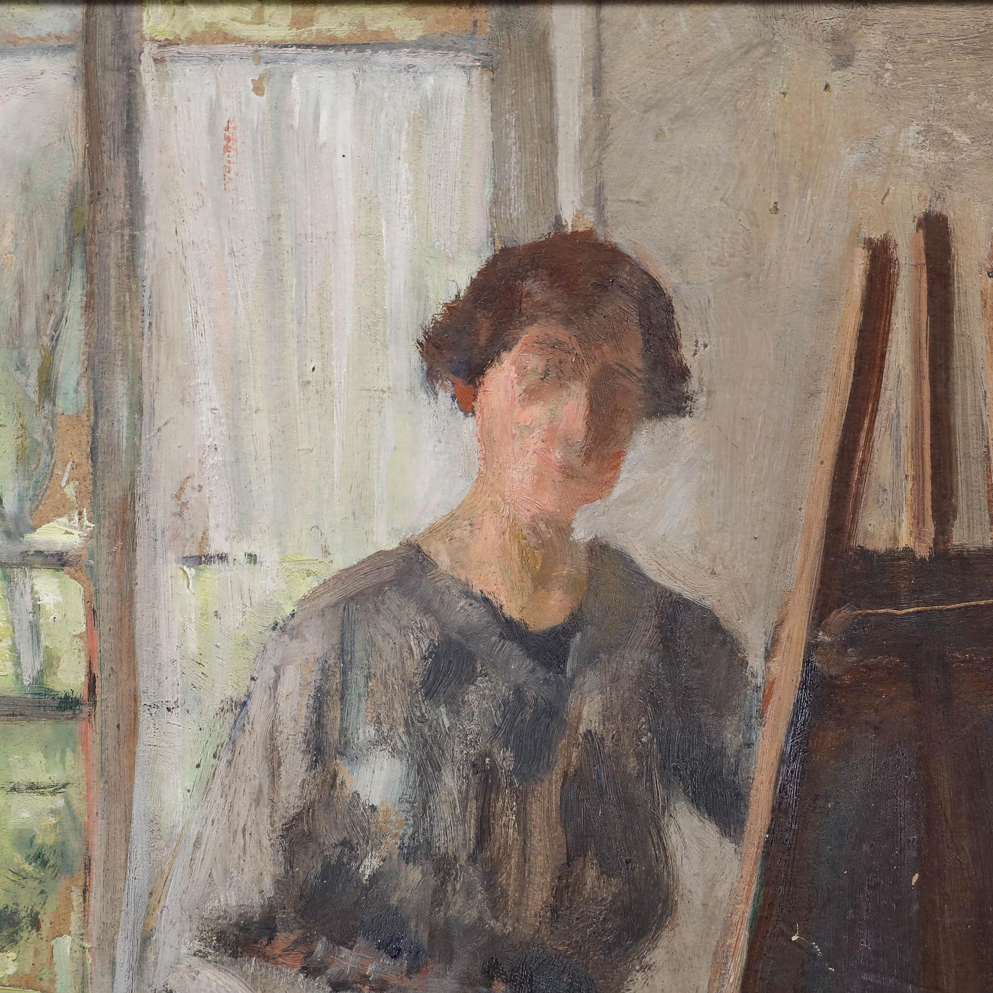 Ein seltener Blick auf die Künstlerin Cecile Hertz-Eyrolles beim Malen in ihrem Studio, als sie mit der Arbeit an einem Self-Portrait beginnt. Das Sonnenlicht erfüllt den Raum von hinten, wo Gardinen über den Fenstertüren hängen und einen Blick auf