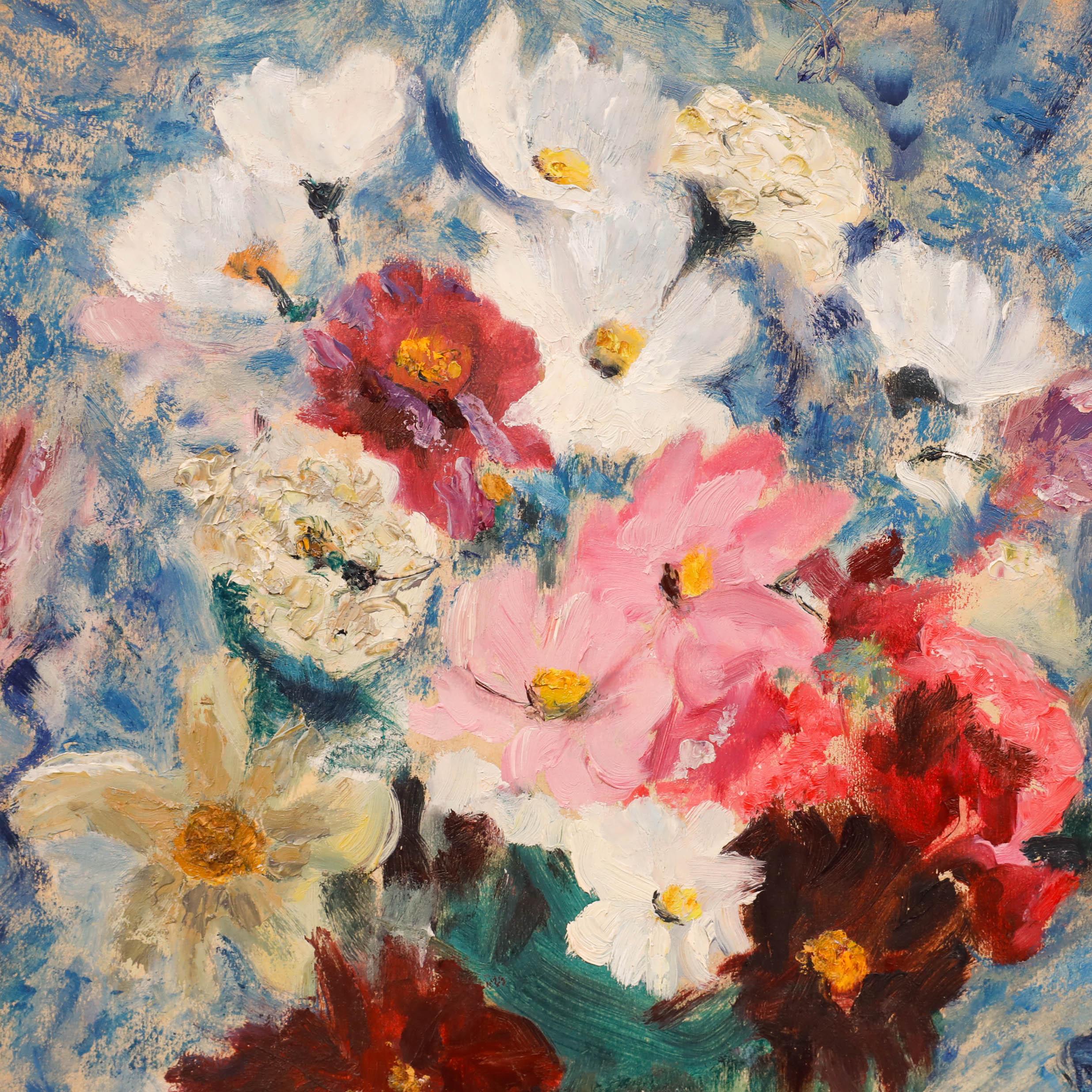 Ein farbenfrohes und ausdrucksstarkes Blumenstillleben von Cecil Hertz-Eyrolles (1875-1974), das eine Mischung aus bonbonrosa, rubinroten und reinweißen Kosmen darstellt, die in einer grünen Keramikvase angeordnet sind. Gut präsentiert in einem