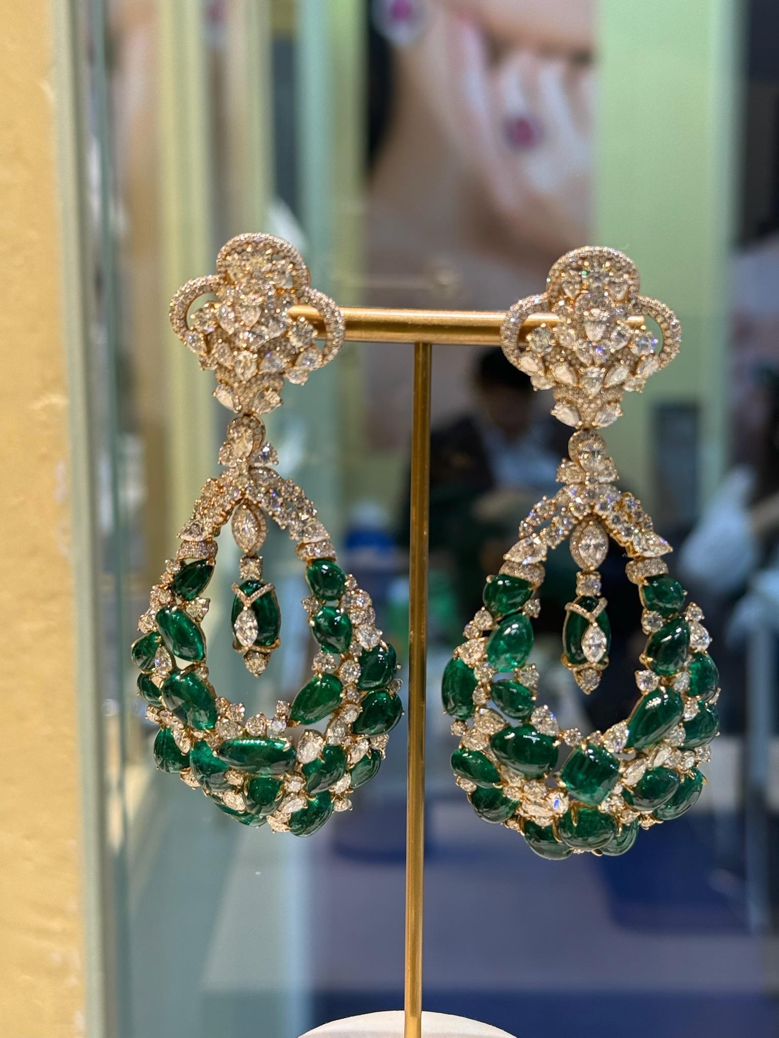 Pendiente de diamantes florales con cuentas de esmeralda zambiana certificada CD de 64,33 quilates en Nuevo estado para la venta en Kowloon, HK